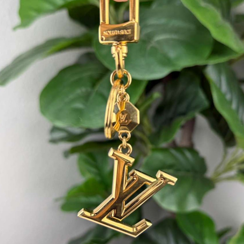 Authentic Louis Vuitton Porte Cles LV Facet Key Chain