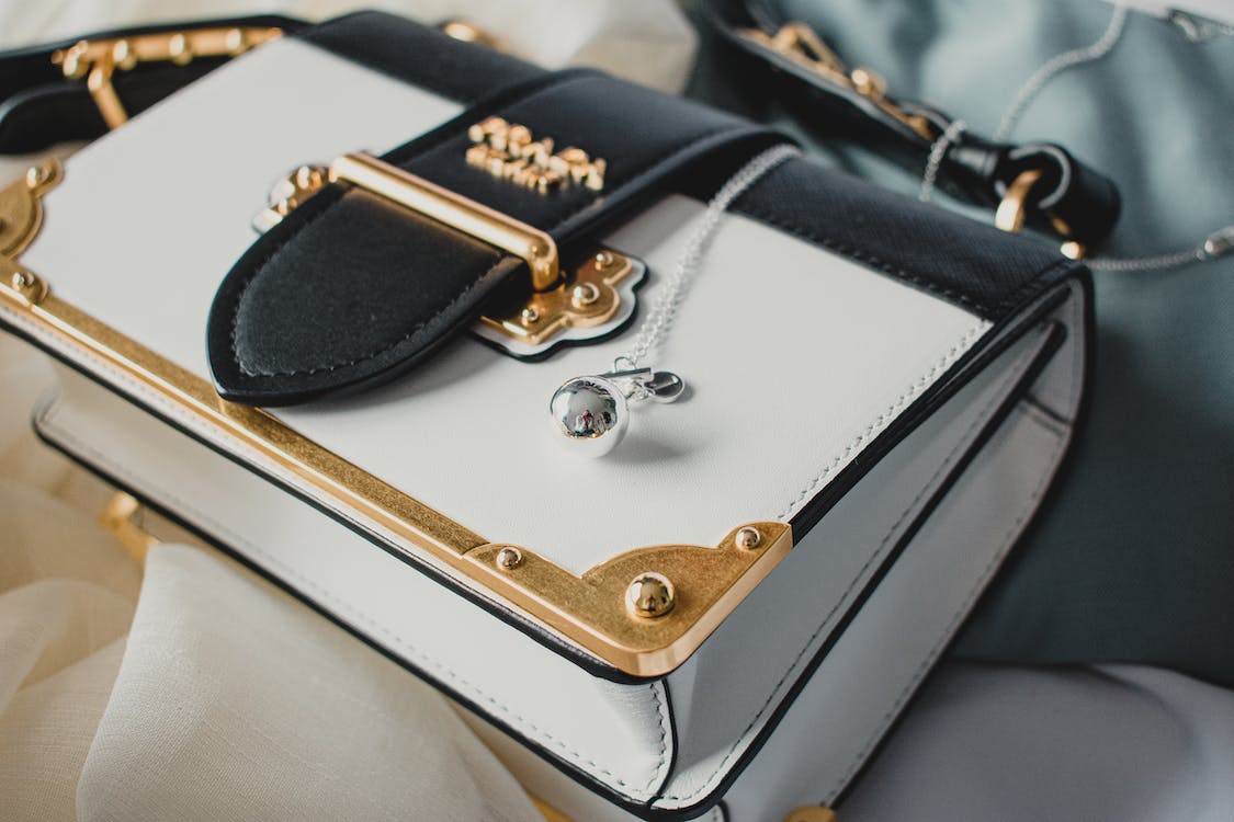 How to Choose the Perfect Handbag - Levelux Bag