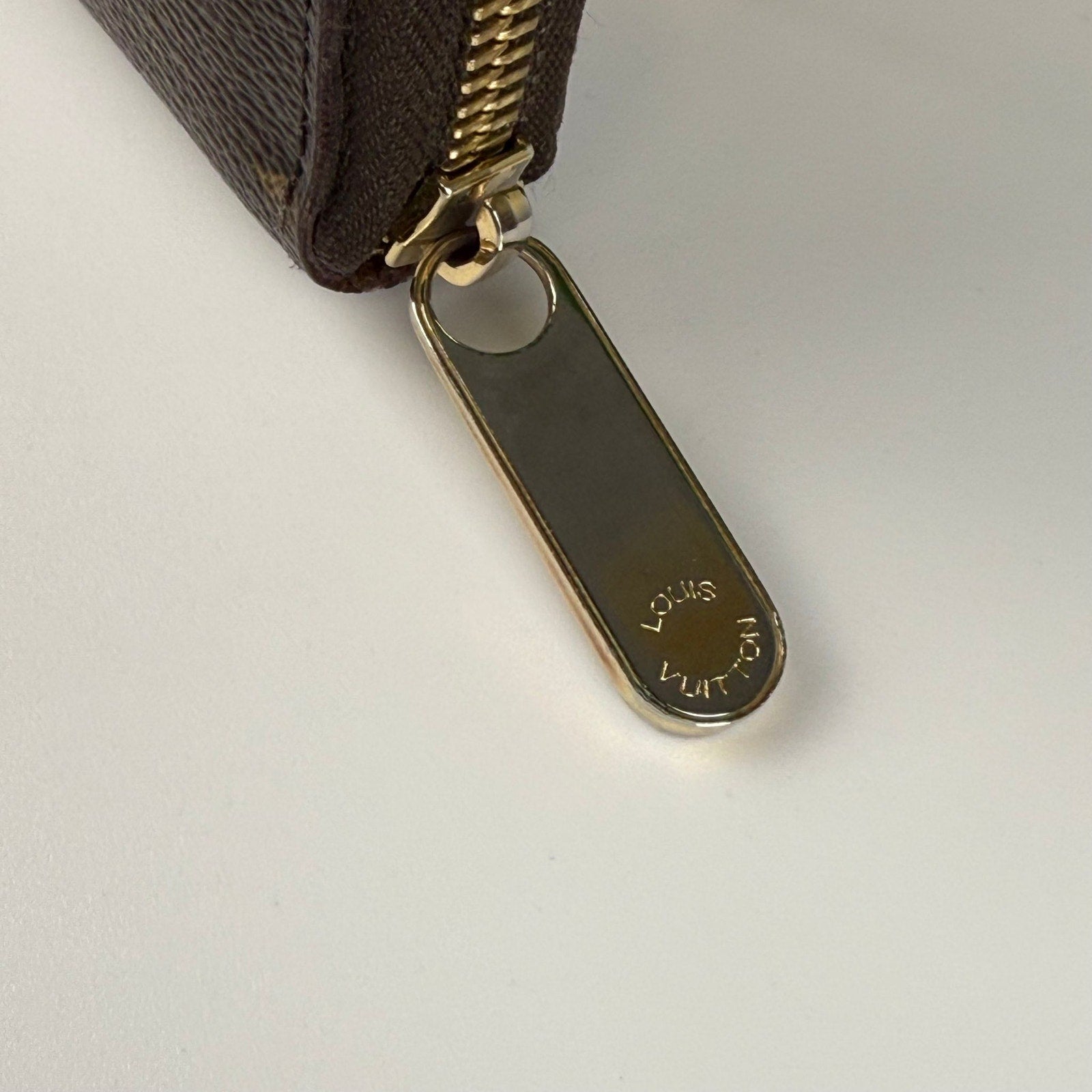 Authentic Louis Vuitton Zippy Long Wallet