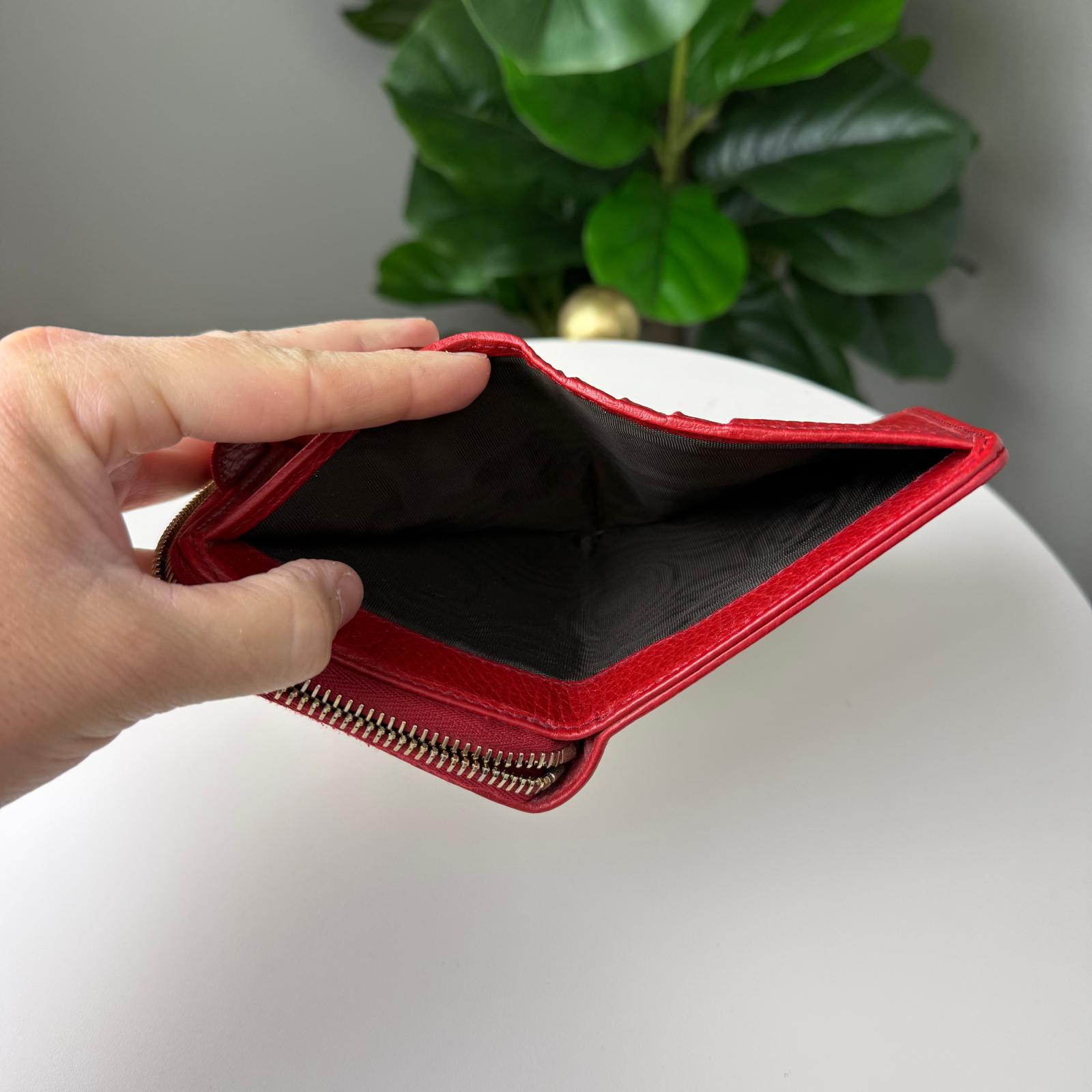 💎Authentic Gucci Bi-Fold Wallet Red