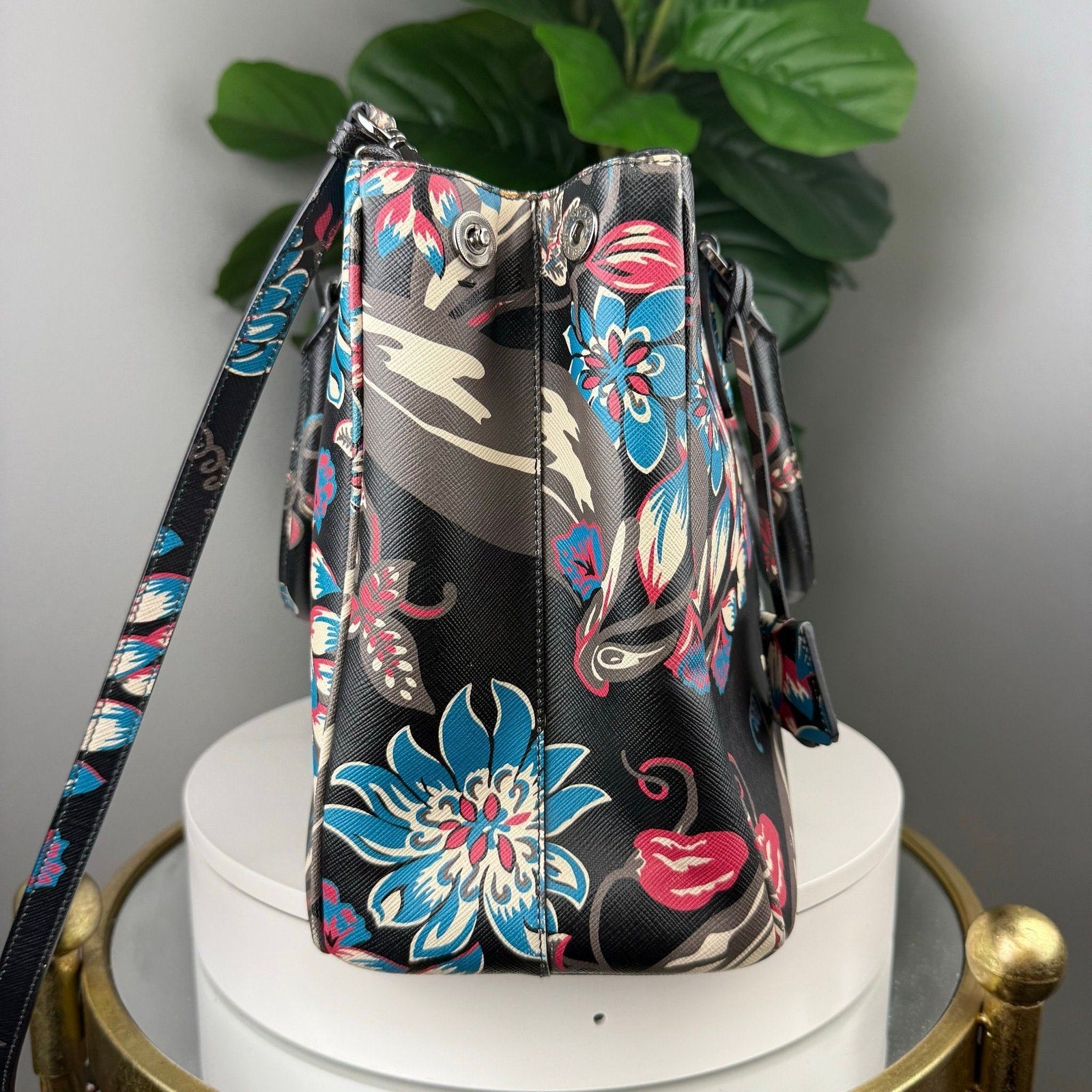 šAuthentic Prada Saffiano Floral Print Galleria Front Pocket Tote Black Multicolor