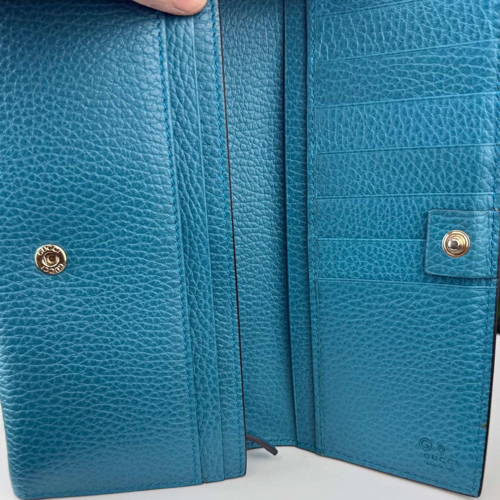 💎Authentic Louis Vuitton LV Vertical Compact Wallet Capucines in Taurillon leather.