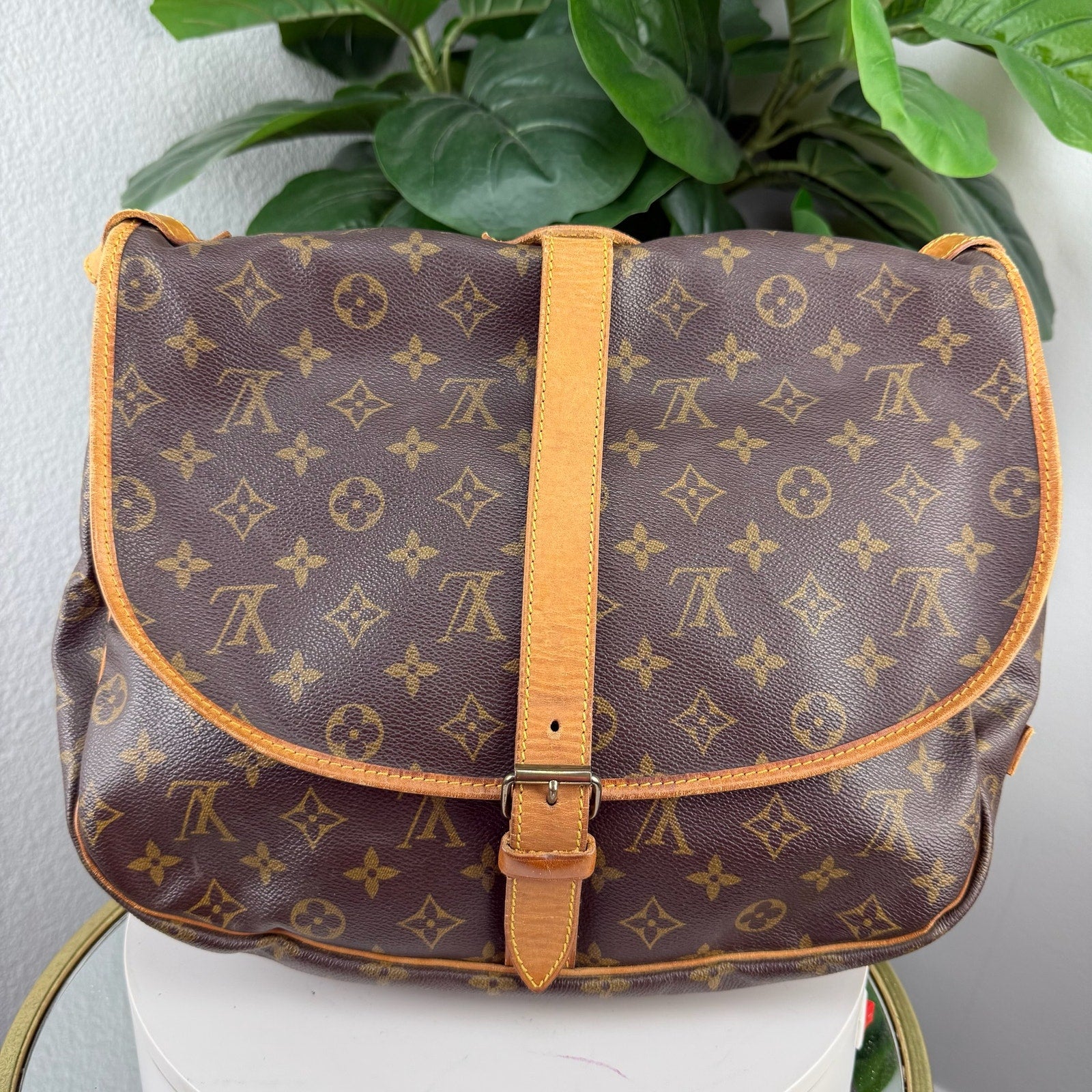 Louis Vuitton Saumur 35 Monogram Crossbody Bag | LeveLux