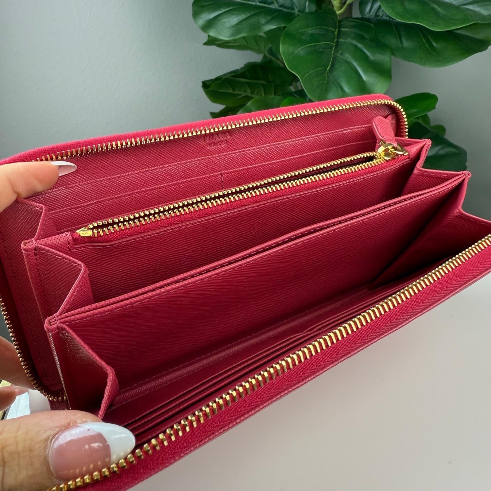 B131💎✨Authentic Prada Large Saffiano Leather Wallet Pink