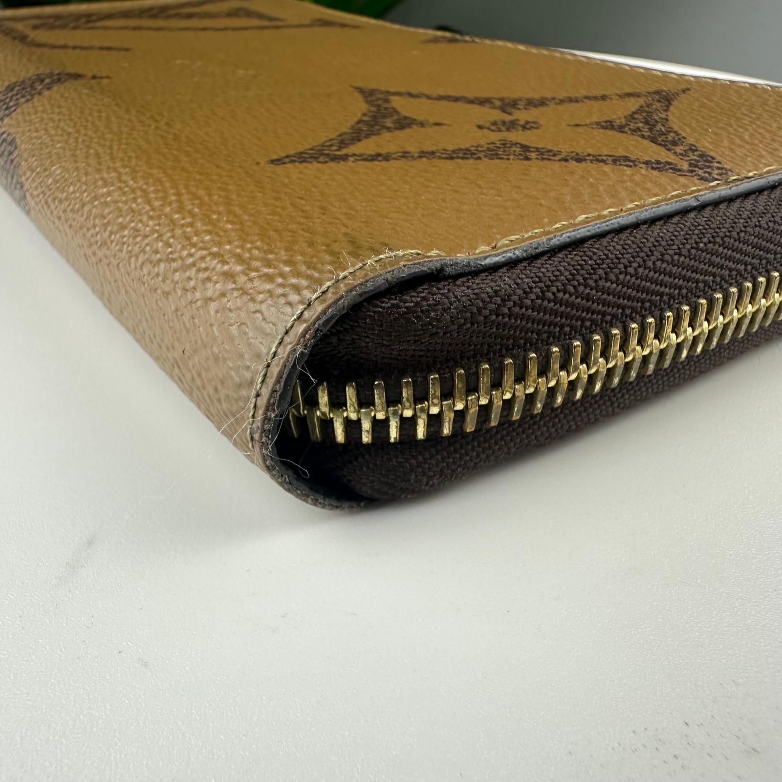 💎✨Authentic Louis Vuitton Giant Reverse Monogram Zippy Wallet