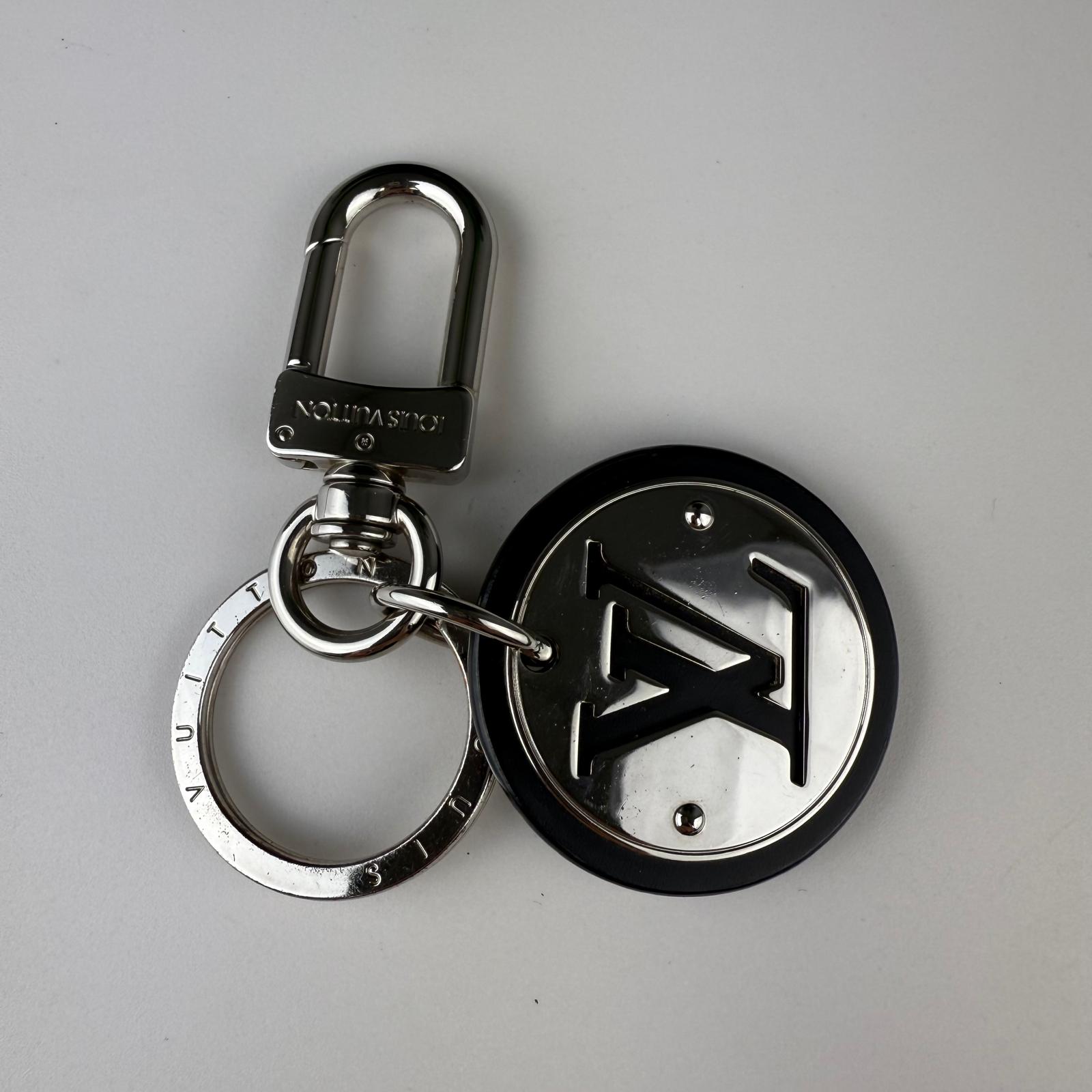 💎Authentic Louis Vuitton LV Cut Circle Key Holder