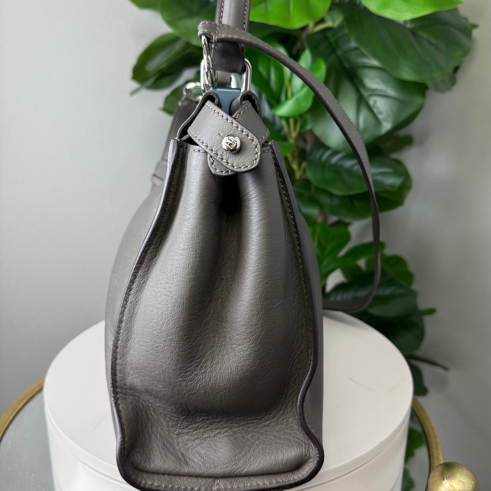 💎Authentic FENDI Vitello Seta Shiny Nappa Medium Peekaboo Icon Shoulder Bag