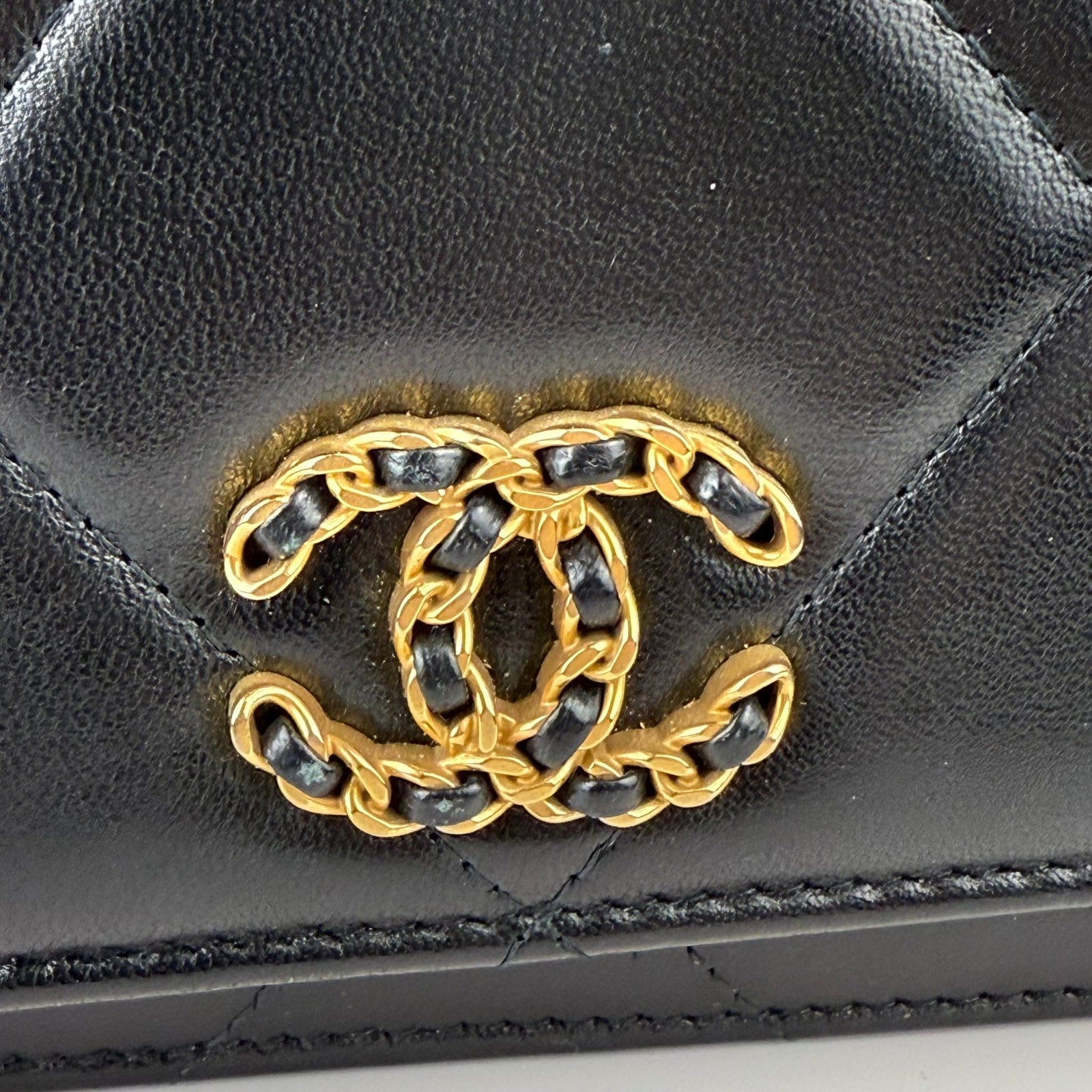 Authenticated CHANEL 19 Wallet on Chain Black