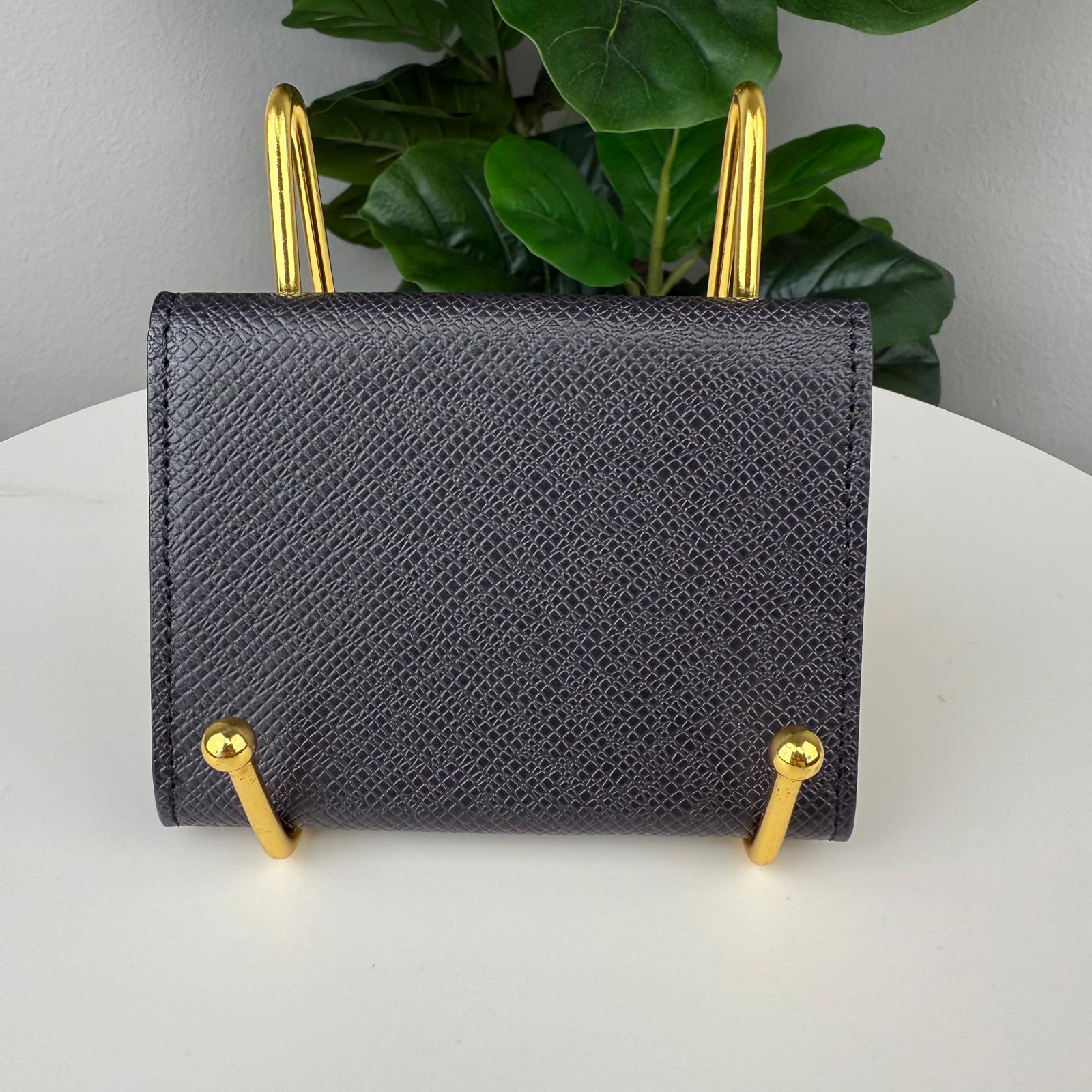 💎Authentic Louis Vuitton black Taiga card case
