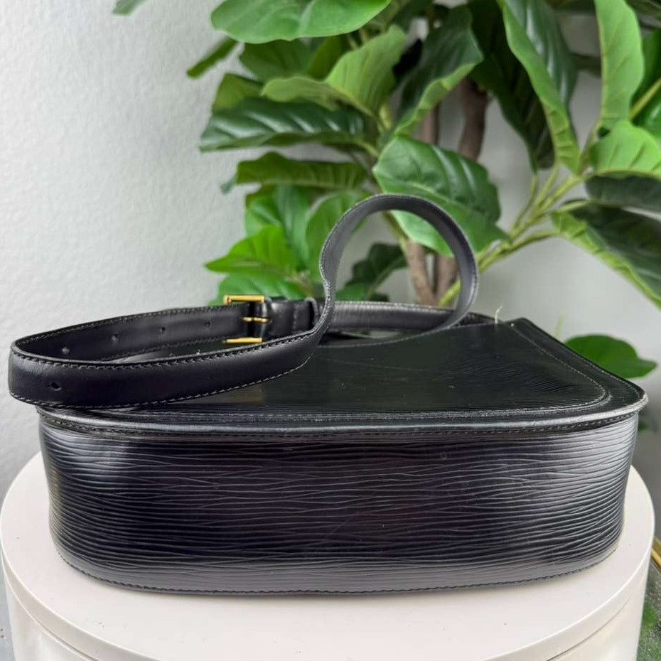 Authentic Louis Vuitton Saint Cloud GM Epi Black