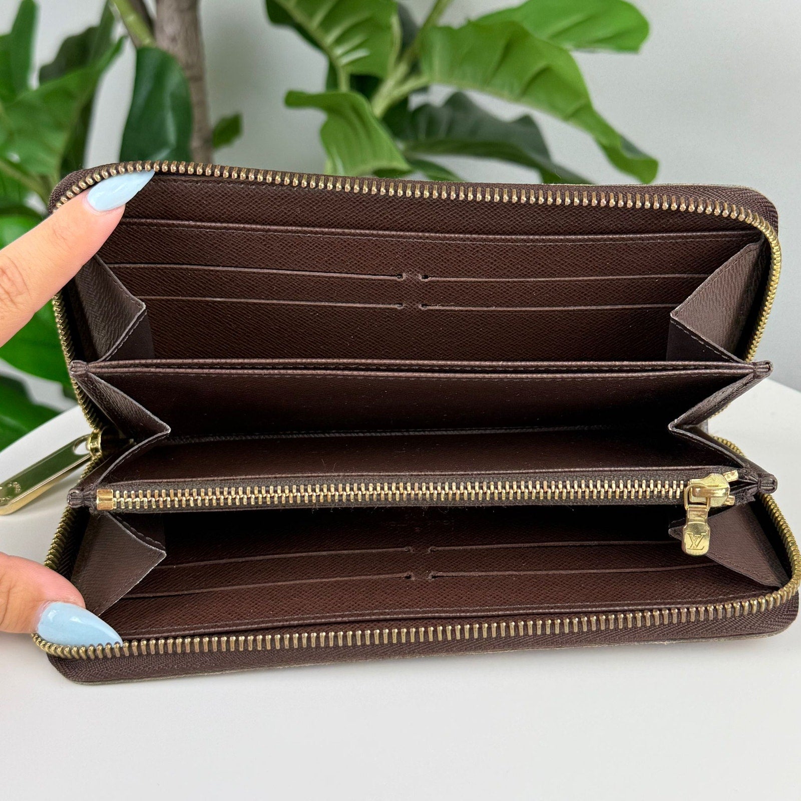 Authentic Louis Vuitton Damier Zippy Long Wallet