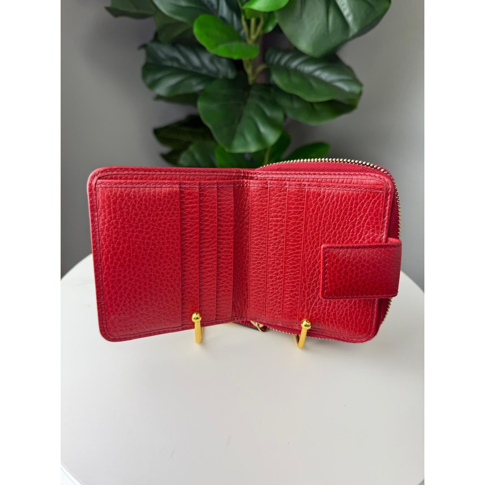 💎Authentic Gucci Bi-Fold Wallet Red