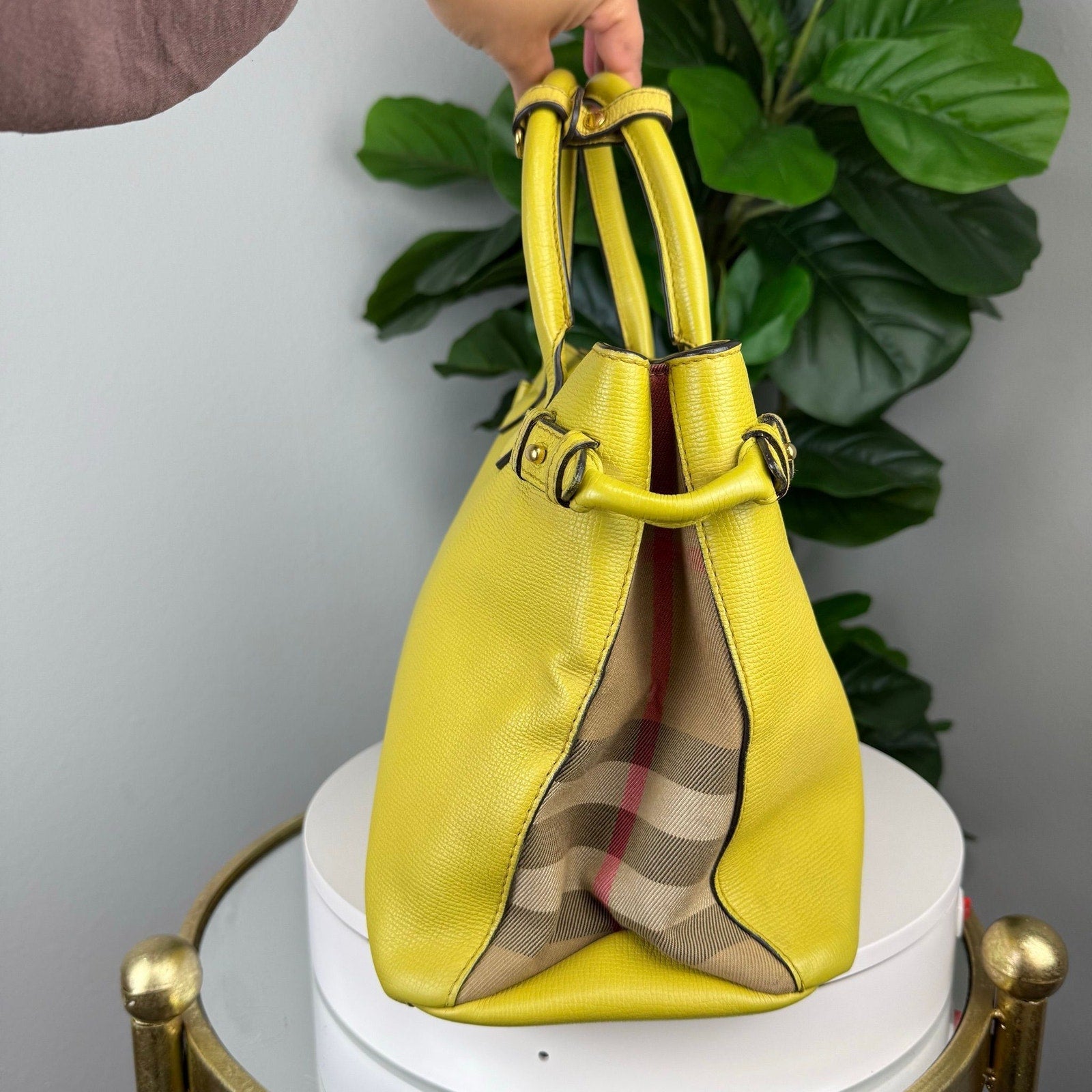 💎Authentic Burberry Grainy Calfskin House Check Medium Banner Tote Yellow