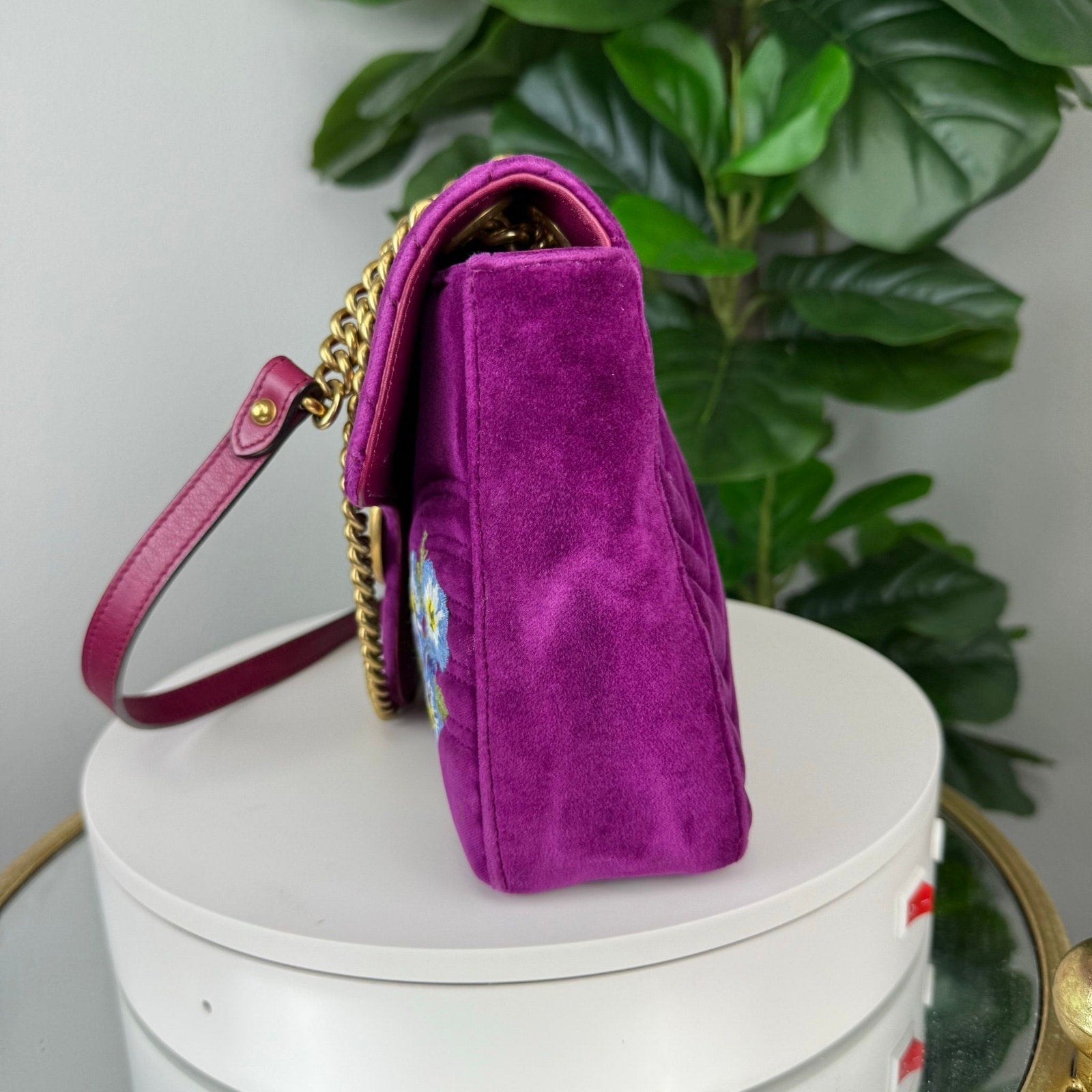 šAuthentic Gucci Velvet Matelasse Loved Embroidered Medium GG Marmont Shoulder Bag Fuchsia Violet Cyclamen