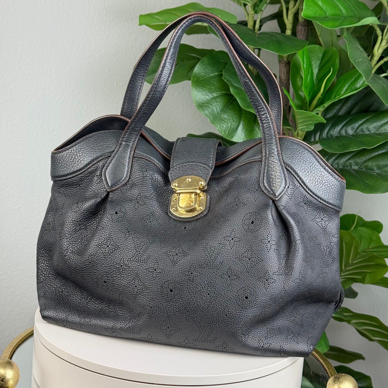 Authentic LOUIS VUITTON Mahina Cirrus PM Black Shoulder Bag