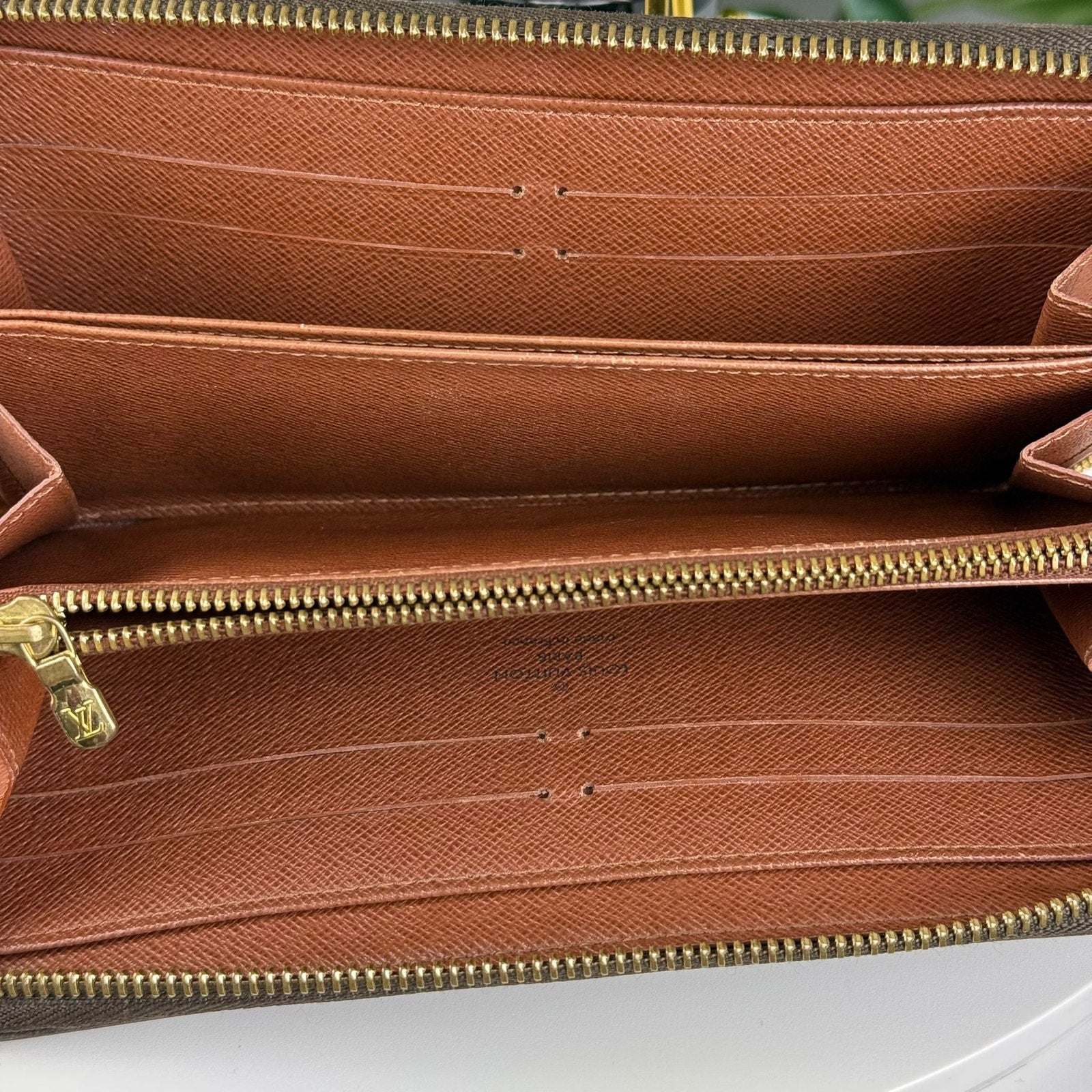 Authentic Louis Vuitton Zippy Long Wallet