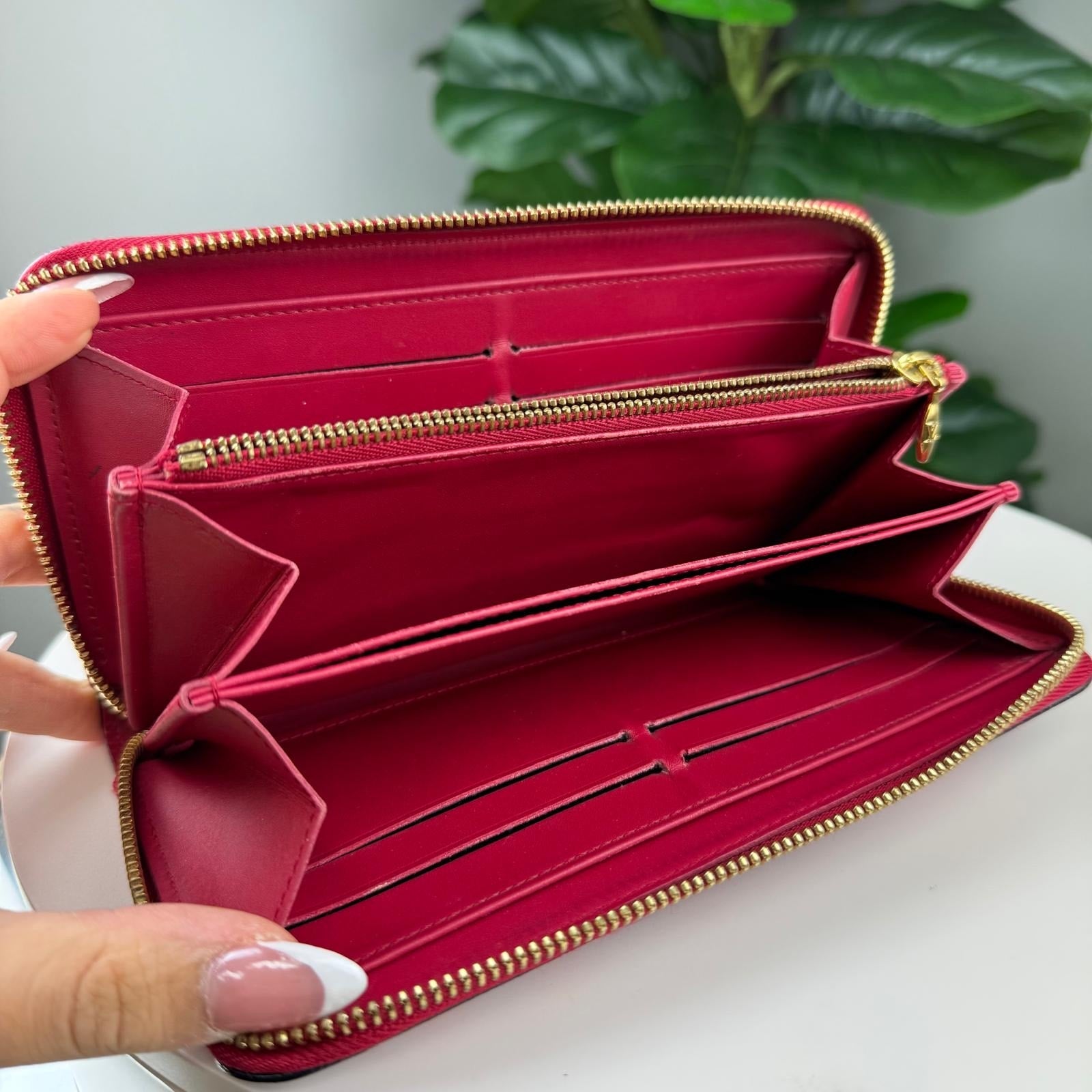 💎✨Authentic LOUIS VUITTON Limited Edition Rose Indian Sweet Monogram Vernis Leather Zippy Wallet