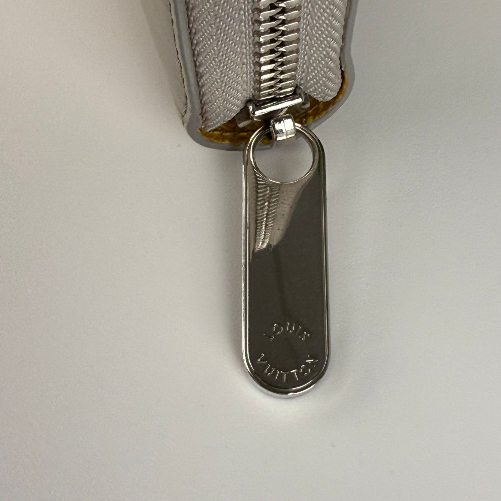 Authentic Louis Vuitton Zippy Long Wallet Champagne