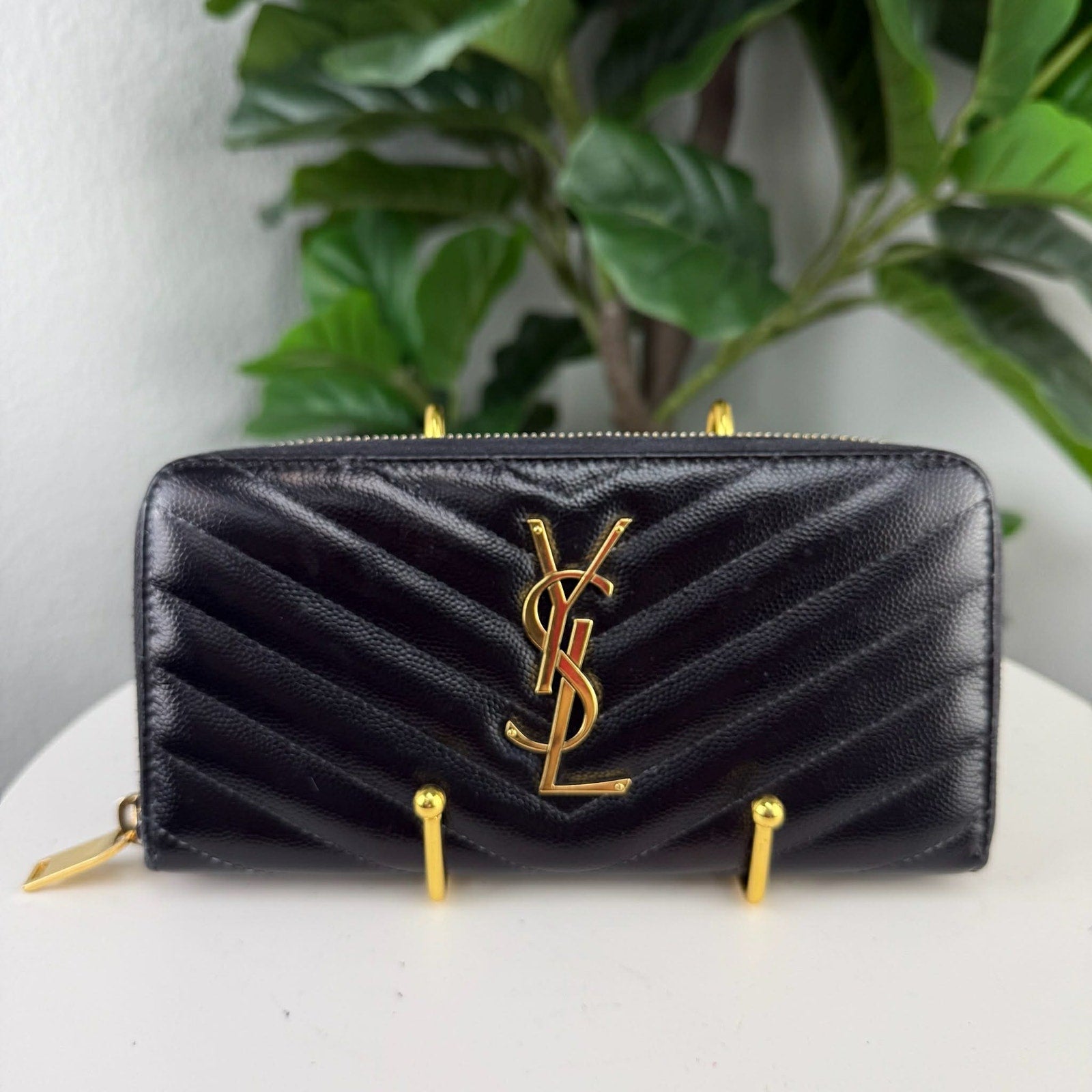 Saint Laurent Cassandre Black Chevron Leather Zippy Wallet Authentic Pre Owned