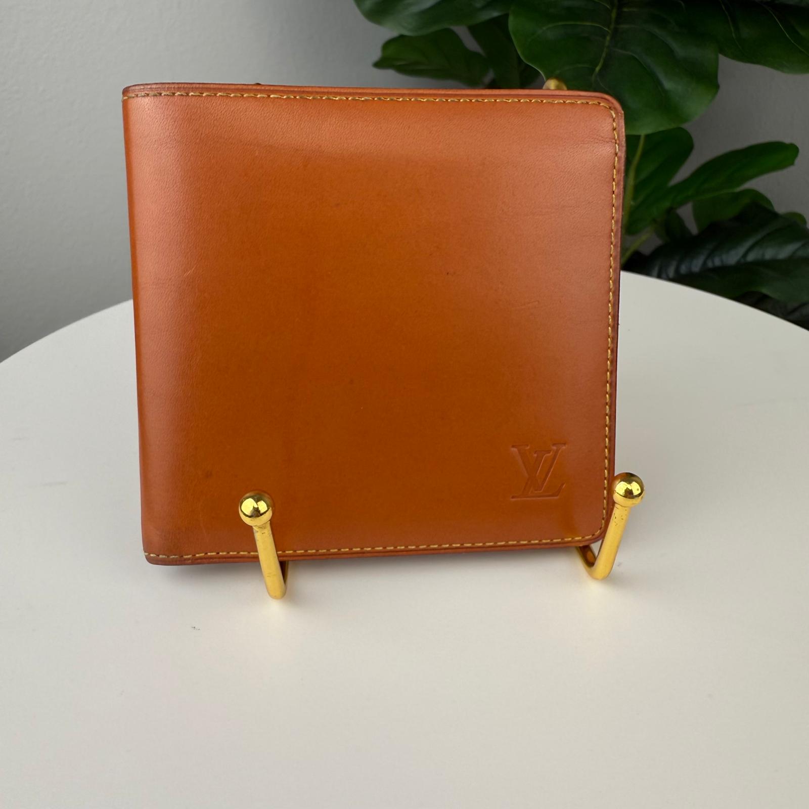💎Authentic Louis Vuitton Nomad Portefeuille Marco Bifold Wallet in caramel.