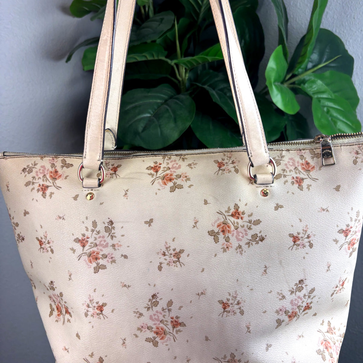 Authentic Coach Gallery Tote with Rose Bouquet Print - 02_photo.jpg