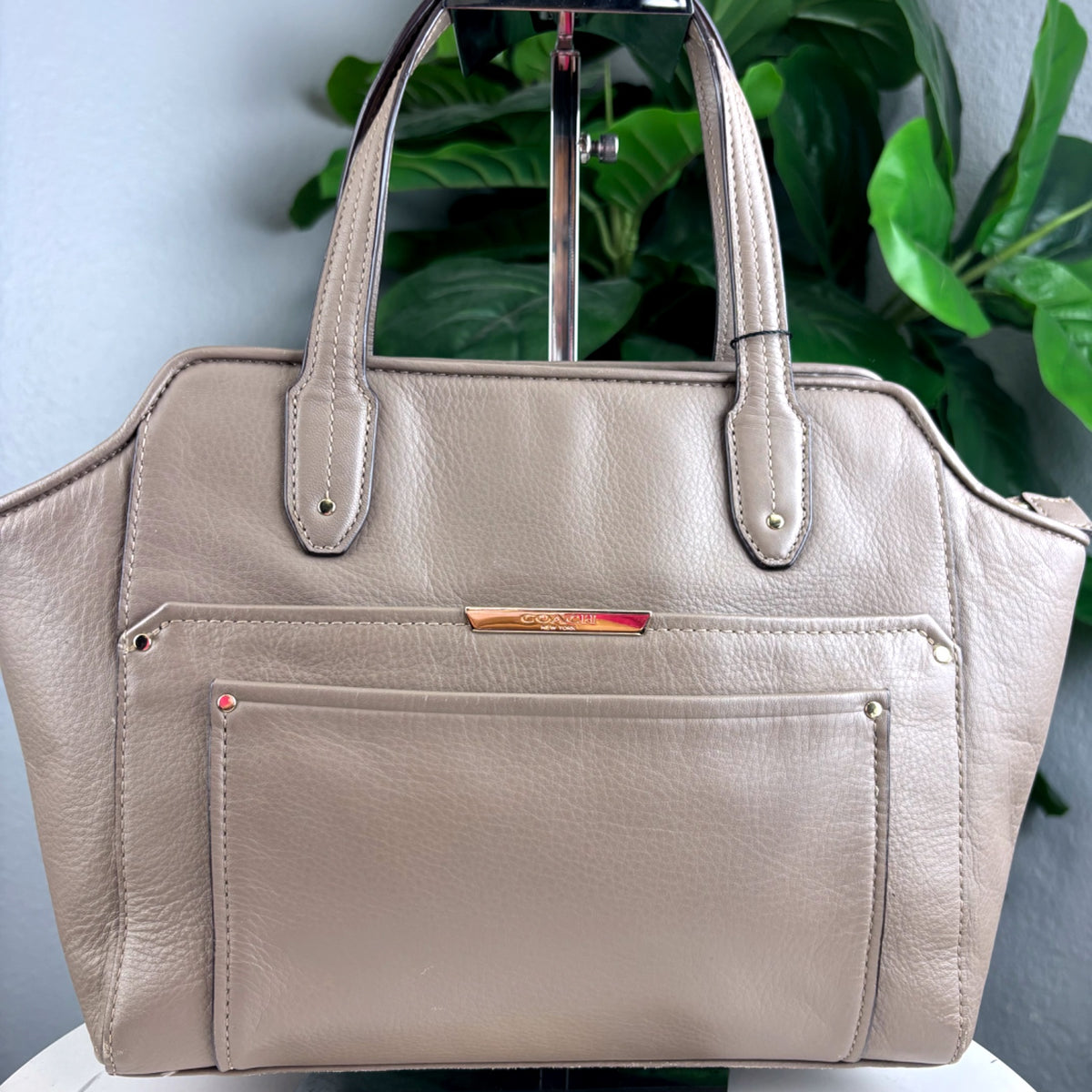 Authentic Coach Legacy Borough Pebbled Leather Shoulder Bag in Grey - 02_photo.jpg