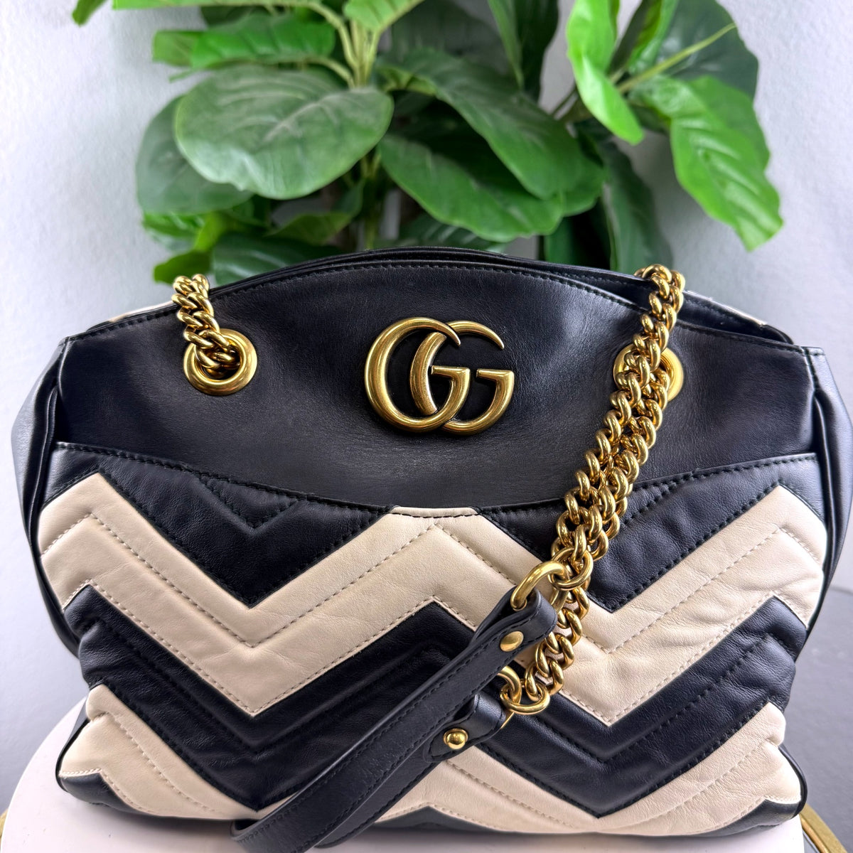 Authentic Gucci GG Marmont Black White Chevron Quilted Leather Shoulder Bag - 01_front.jpg