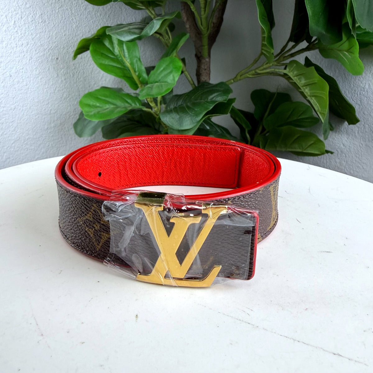 Authentic Louis Vuitton LV Initiales 40MM Reversible Belt Monogram Canvas Red - 01_front.jpg