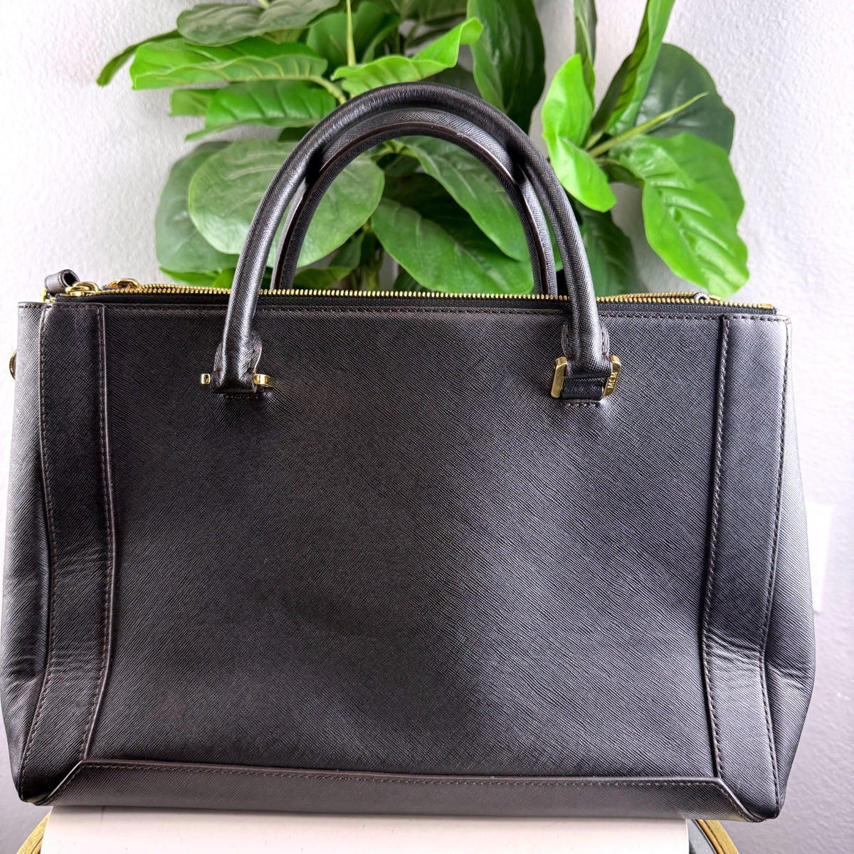 Authentic MCM Milla Medium Tote Black Saffiano Leather - 02_back.jpg