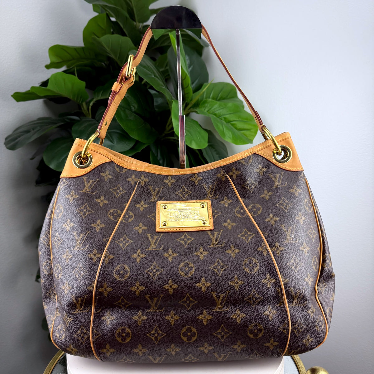 Authentic Louis Vuitton Galliera PM Monogram Canvas Hobo Bag - 01_front.jpg