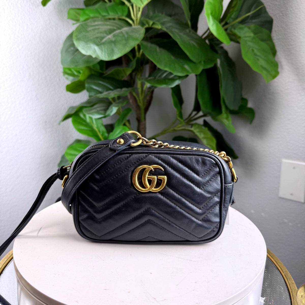 Authentic Gucci GG Marmont Small Matelassé Camera Bag Black Leather - 01_front.jpg