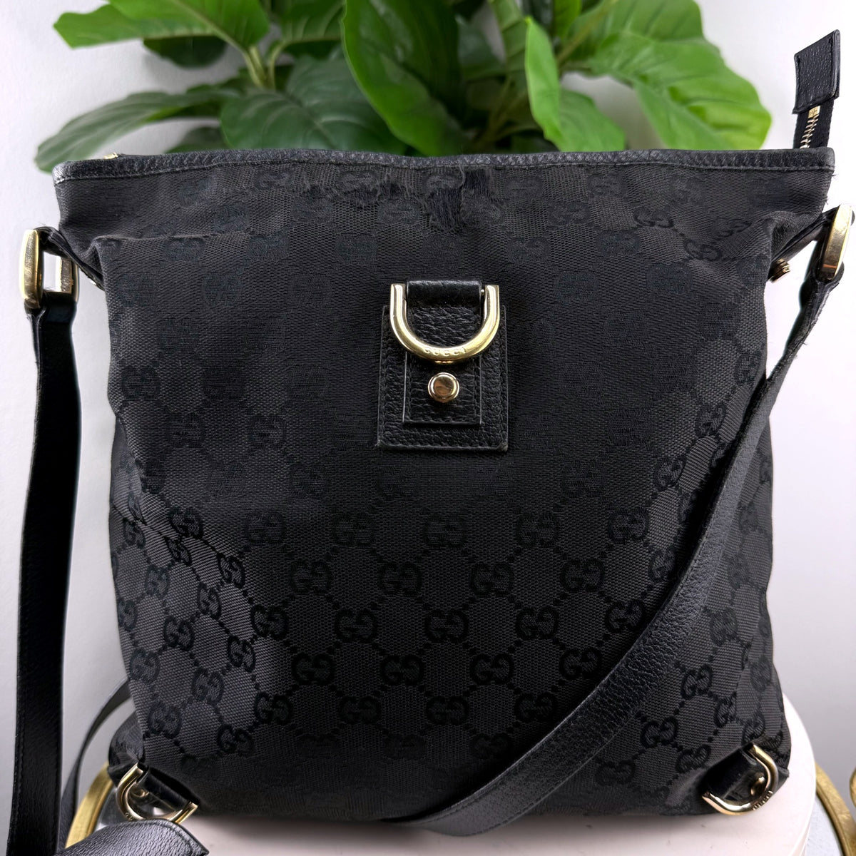Authentic Gucci GG Canvas Crossbody Messenger Bag Black Gold Hardware - 01_front.jpg