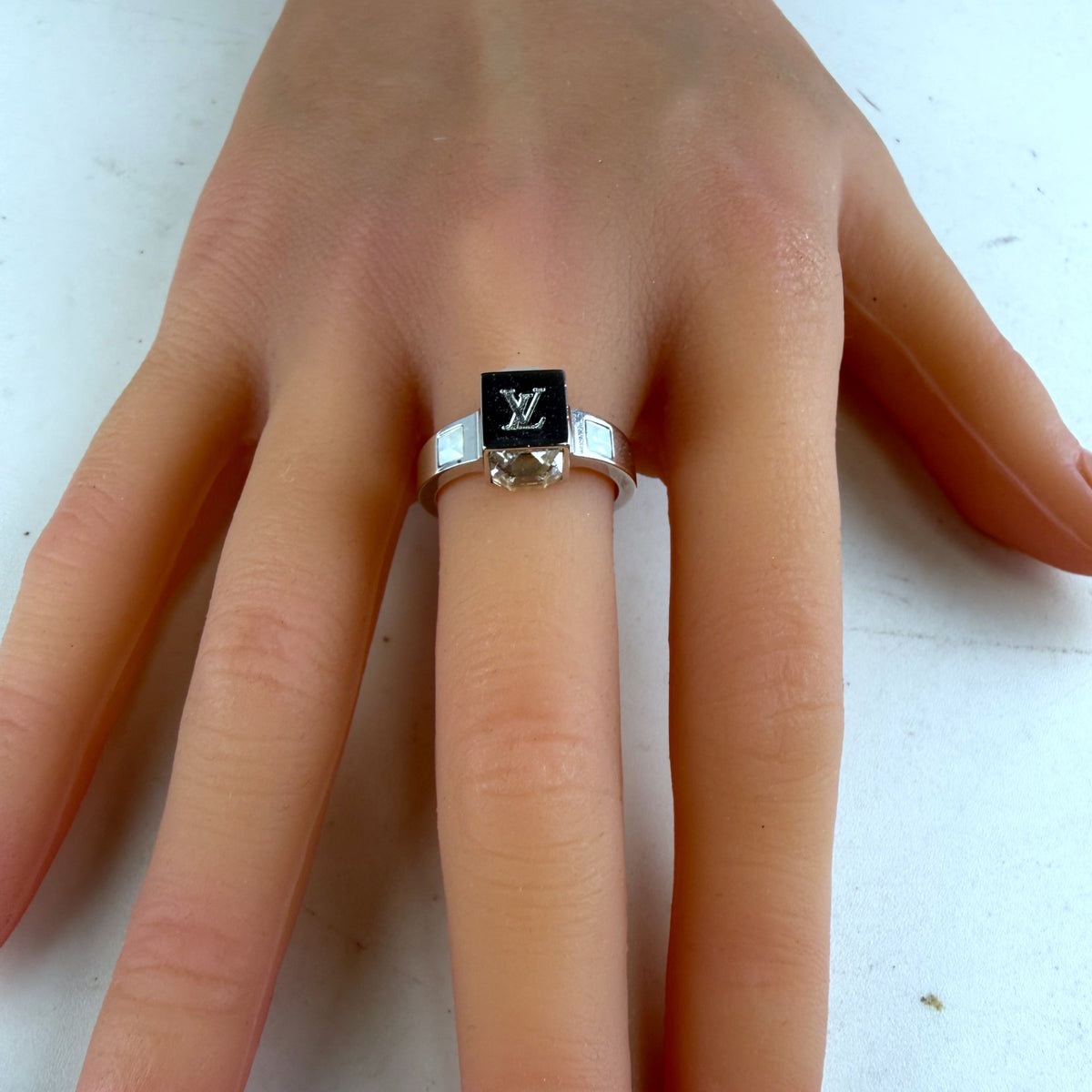 Authentic Louis Vuitton Gamble Square Ring Silver Tone Black Onyx - 01_front.jpg