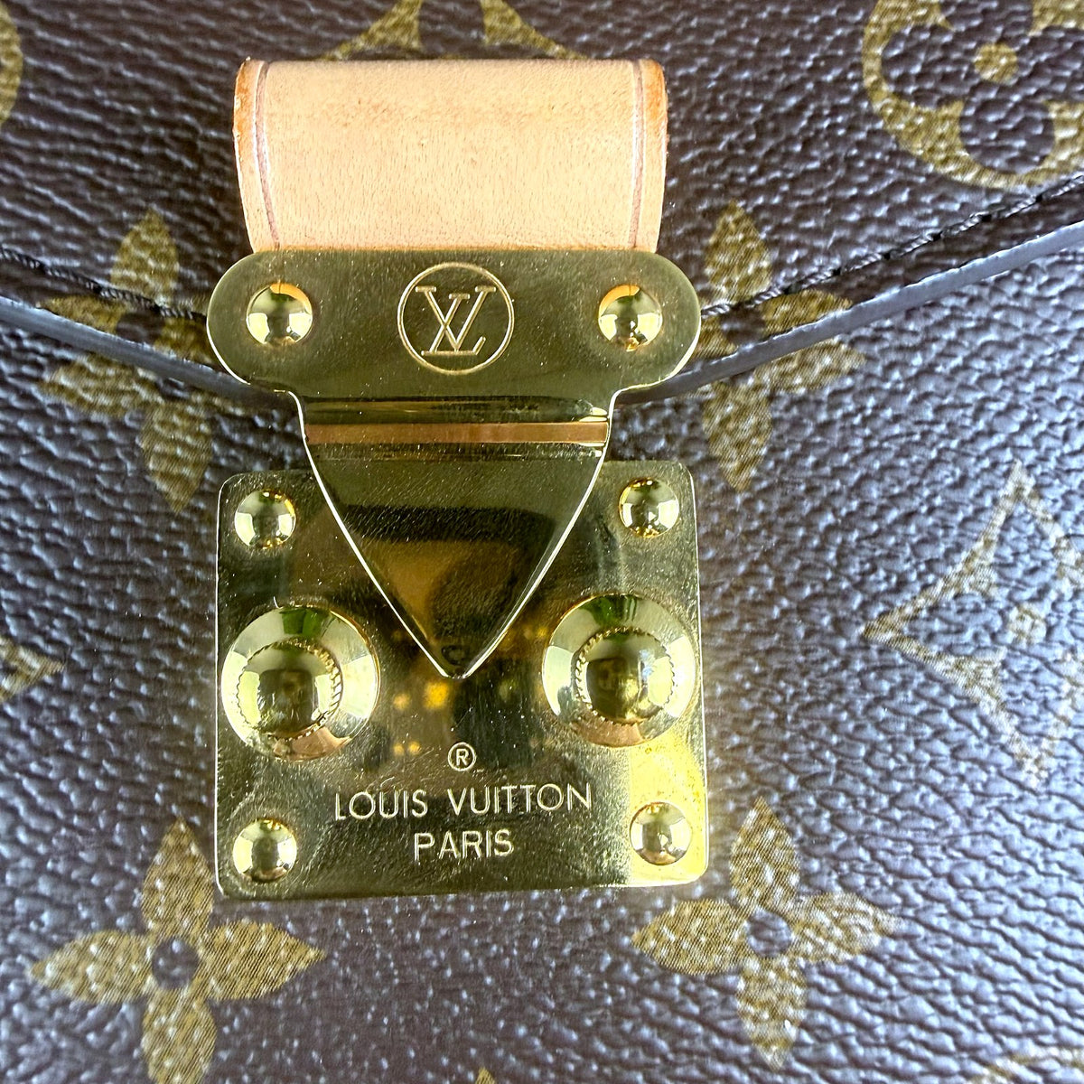 Authentic Louis Vuitton Pochette Metis Monogram Canvas Crossbody Bag - 03_photo.jpg