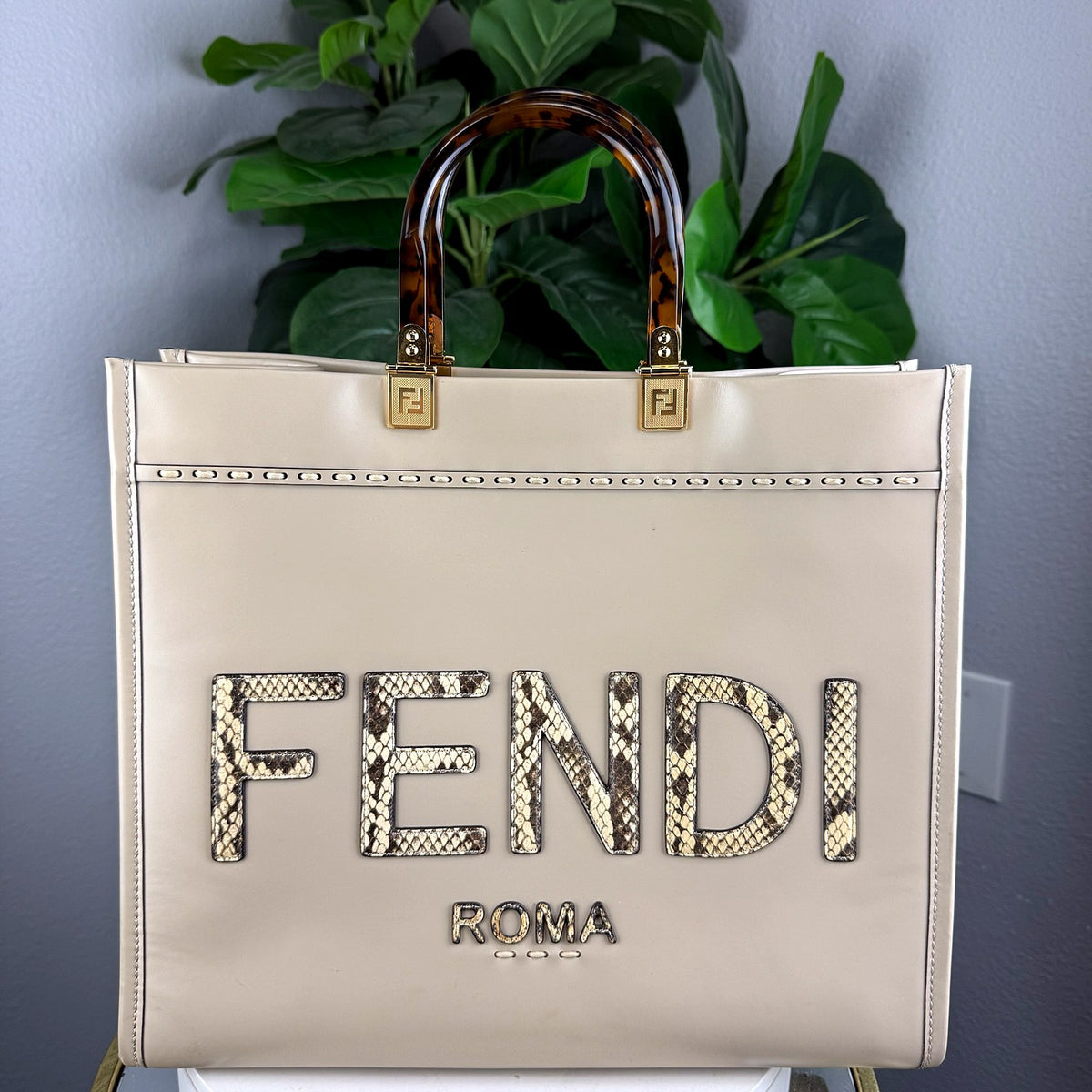 Authentic Fendi Sunshine Medium Tote Cream Leather Snakeskin Logo Tortoise Handles - 01_photo.jpg