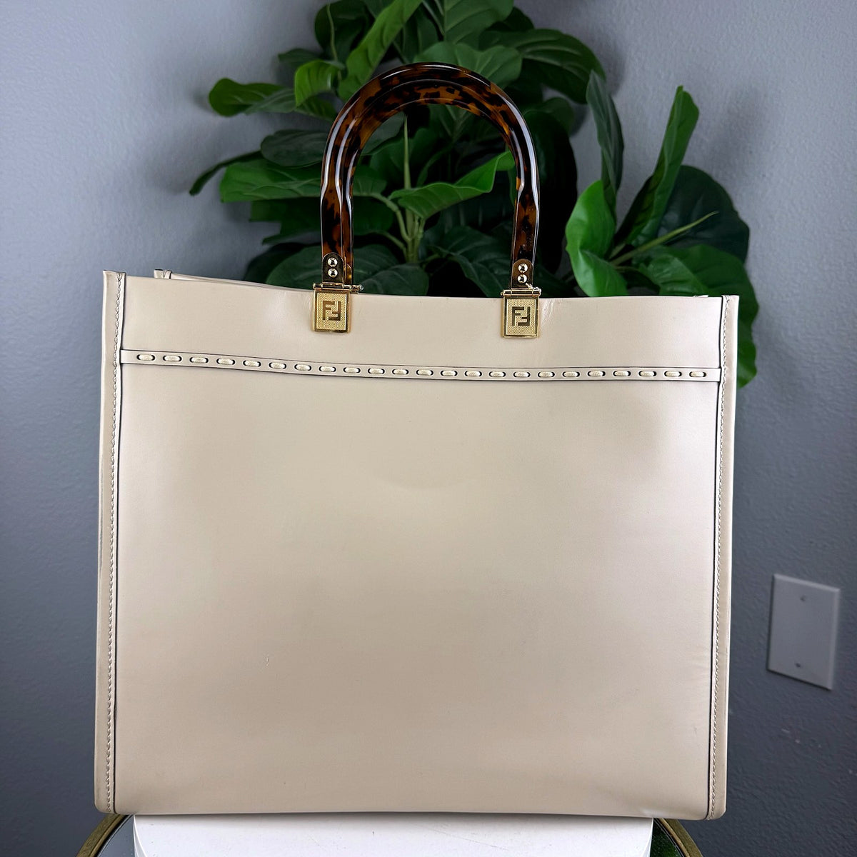 Authentic Fendi Sunshine Medium Tote Cream Leather Snakeskin Logo Tortoise Handles - 02_photo.jpg