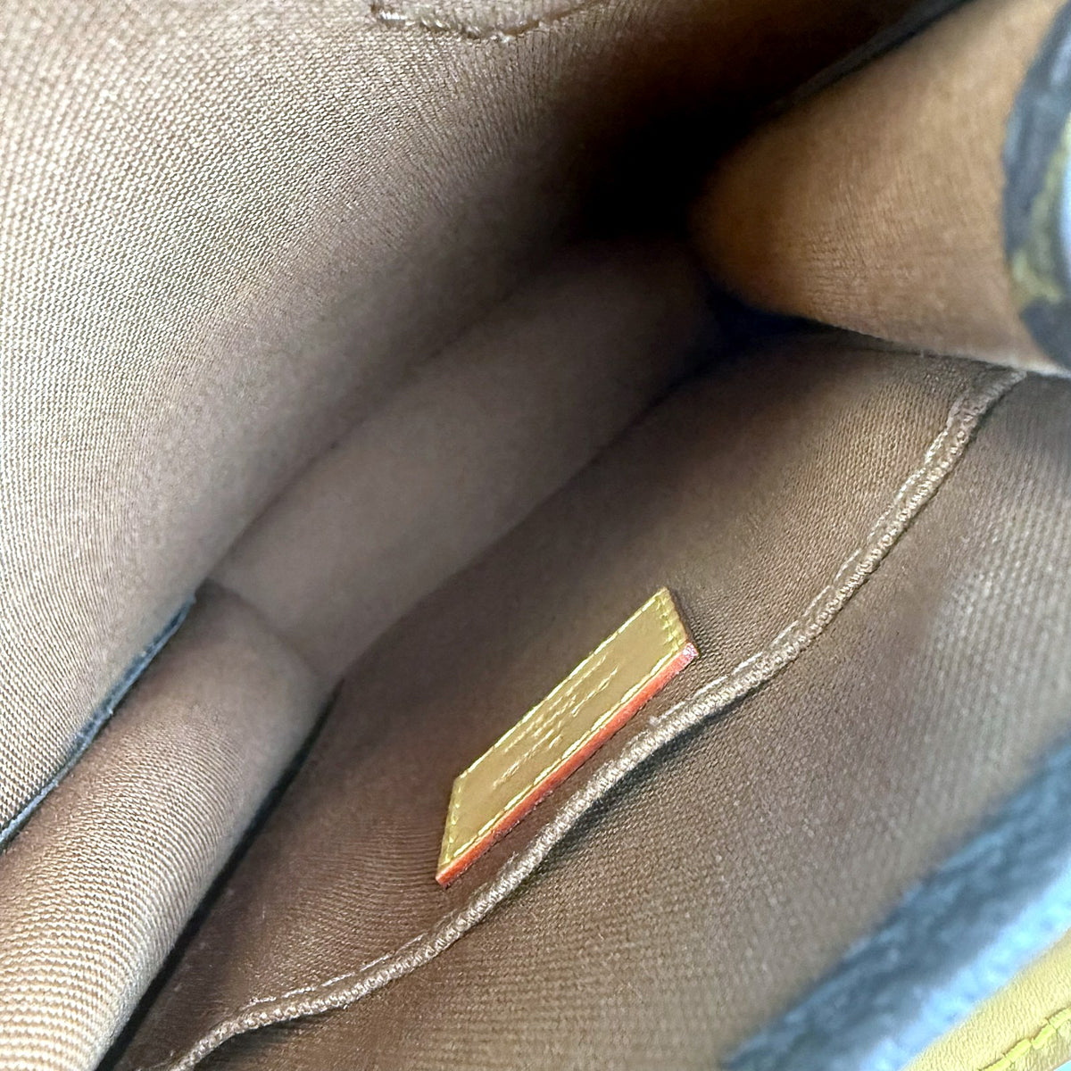 Authentic Louis Vuitton Sac Plat Monogram Canvas Phone Holder Crossbody - 04_inside.jpg