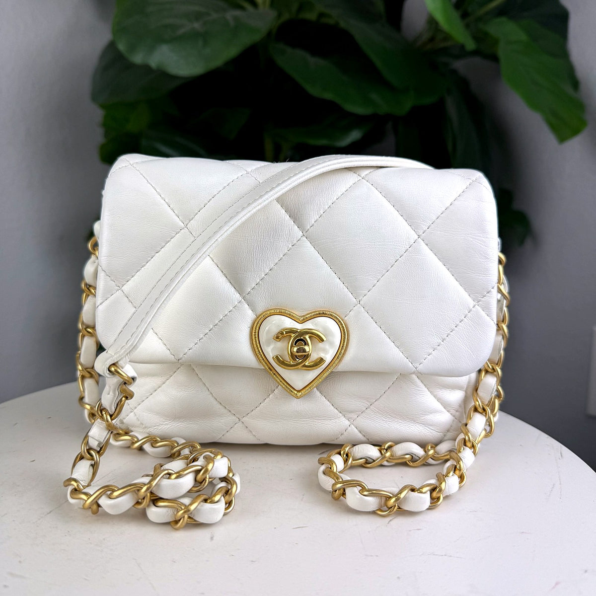 Authentic Chanel White Quilted Lambskin Heart Flap Bag Gold Hardware - 01_photo.jpg