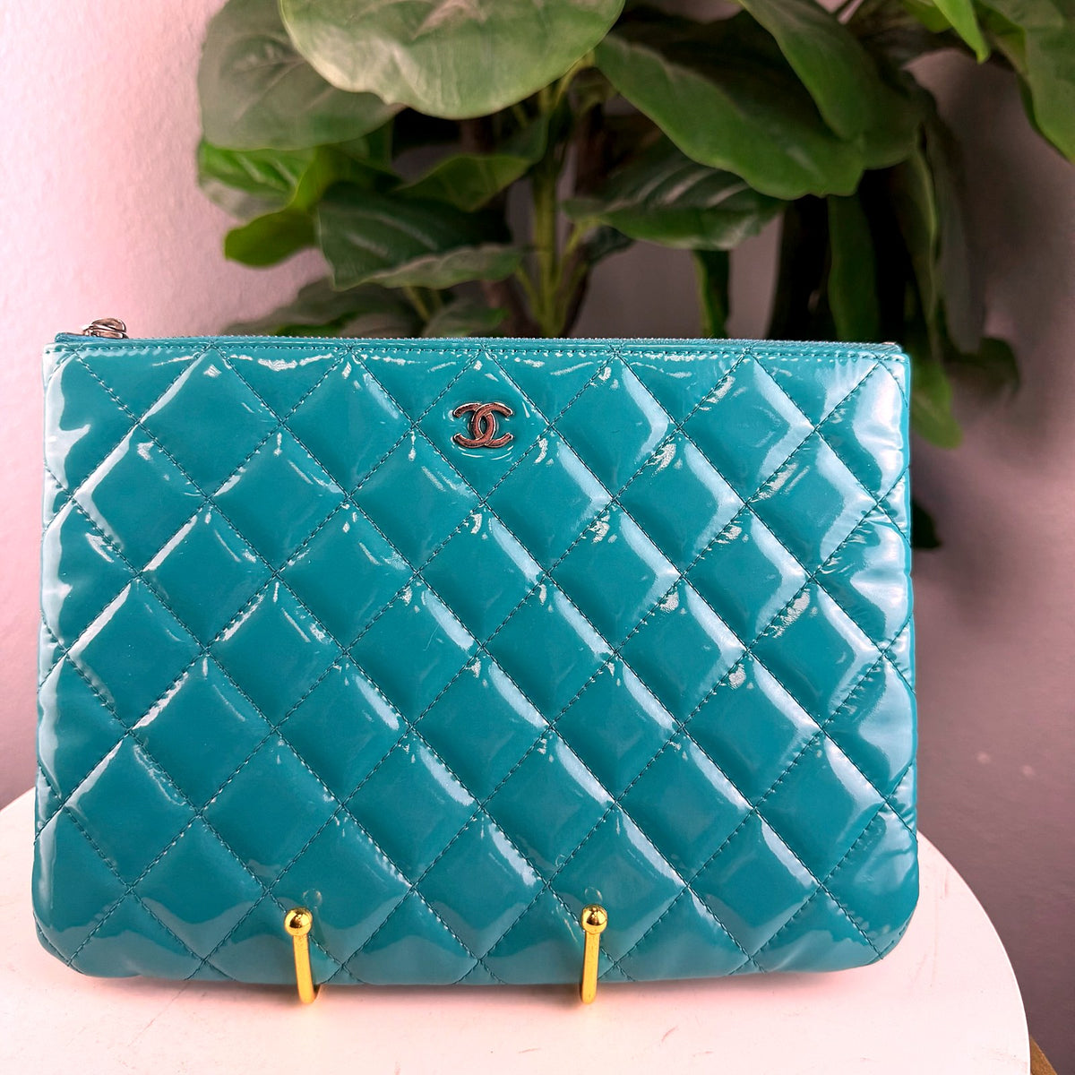 Authentic Chanel Turquoise Patent Leather Quilted O-Case Clutch Pouch - 01_photo.jpg