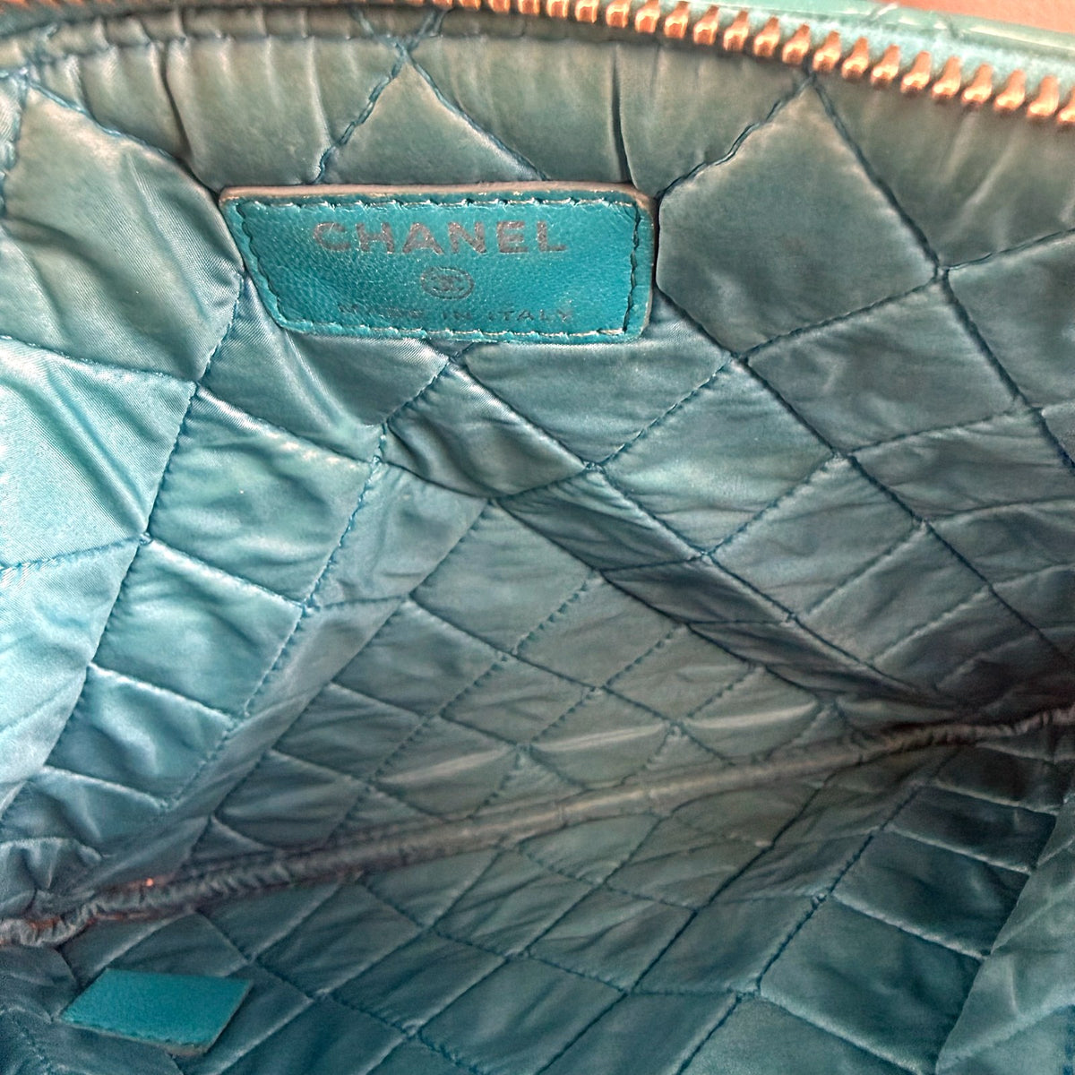Authentic Chanel Turquoise Patent Leather Quilted O-Case Clutch Pouch - 04_inside.jpg