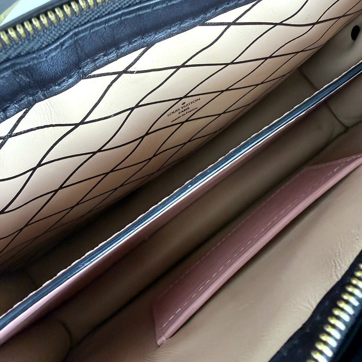 Authentic Louis Vuitton Petite Malle Epi Rose Ballerine Black Trunk Bag - 04_inside.jpg
