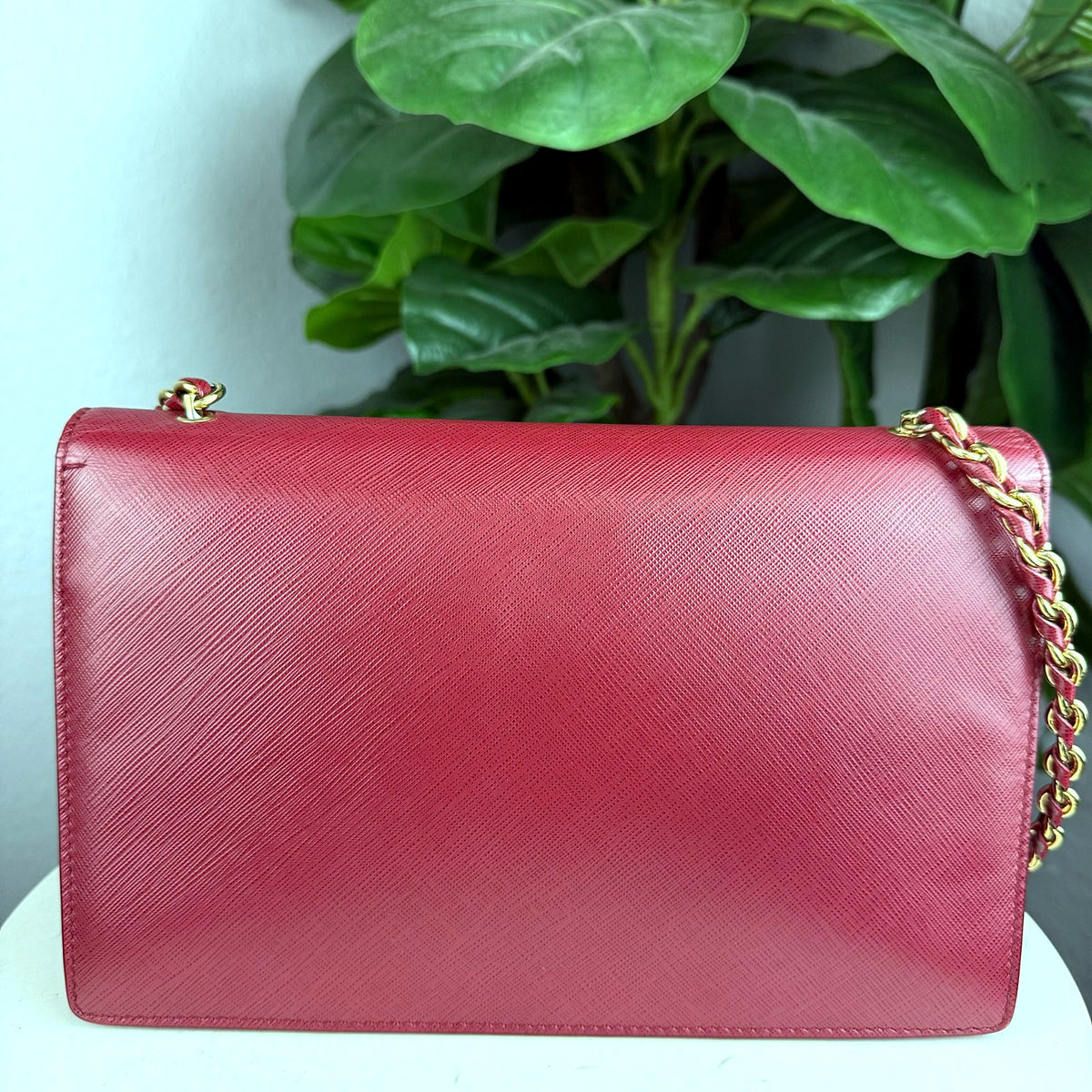 Authentic Salvatore Ferragamo Vara Bow Flap Shoulder Bag Red Saffiano Leather - 02_photo.jpg