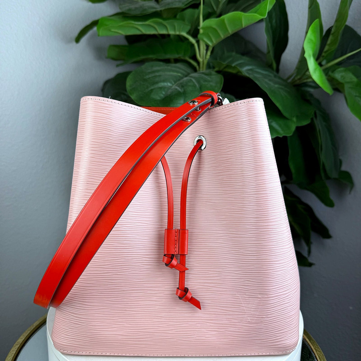 Authentic Louis Vuitton NéoNoé BB Epi Leather Rose Ballerine Bucket Bag - 01_photo.jpg