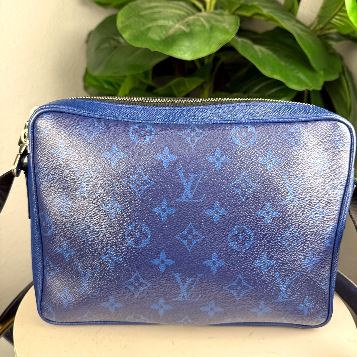 Authentic Louis Vuitton Taigarama Messenger Bag Blue - 02_photo.jpg