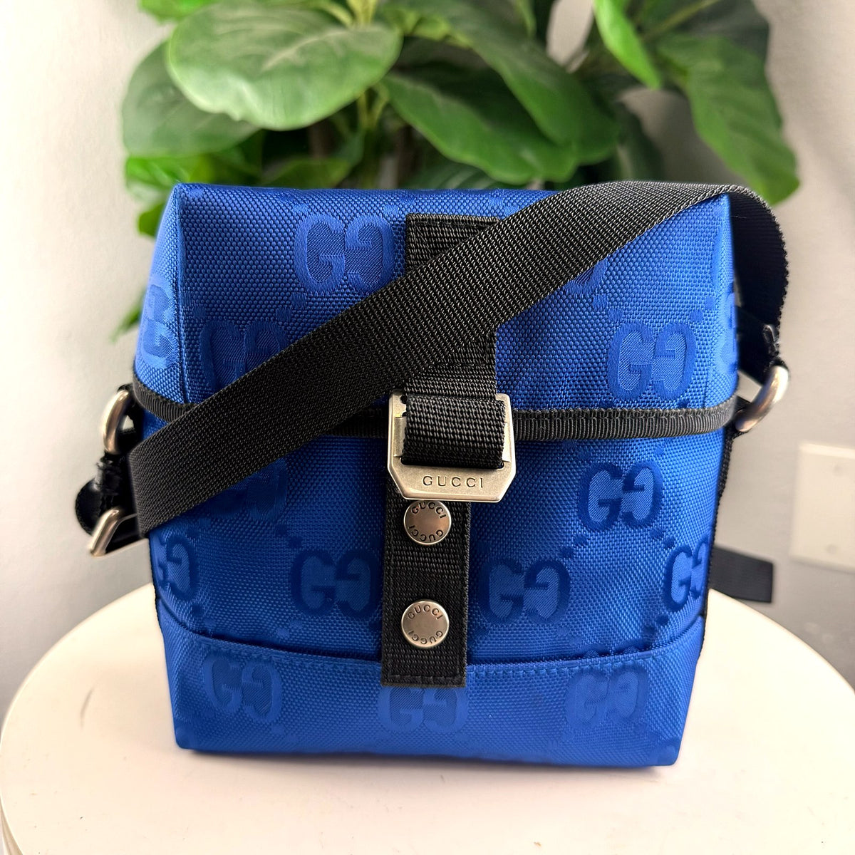 Authentic Gucci GG Supreme Messenger Bag Blue Nylon Black Web Strap - 01_photo.jpg