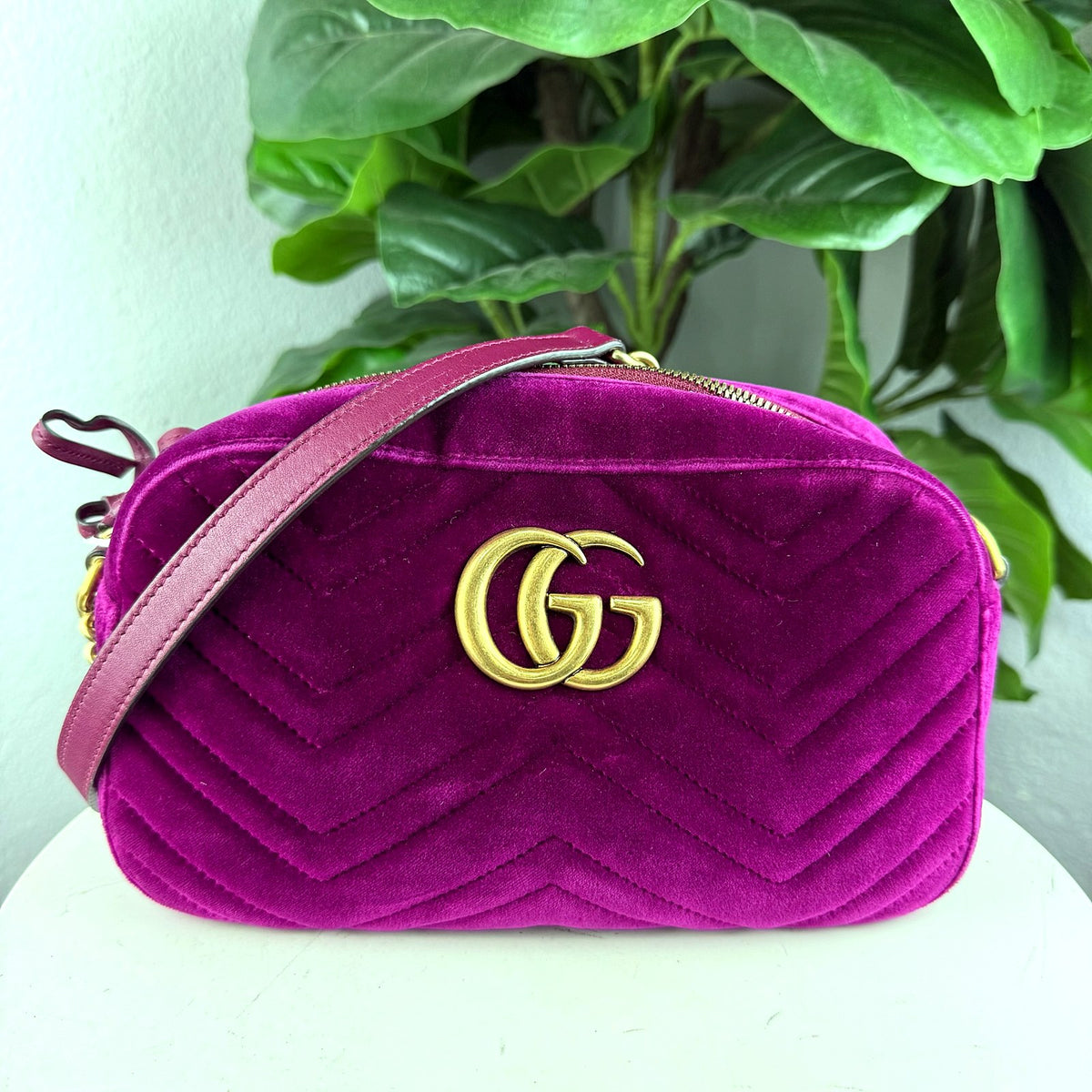 Authentic Gucci GG Marmont Matelassé Velvet Small Camera Bag Fuchsia Pink - 01_photo.jpg
