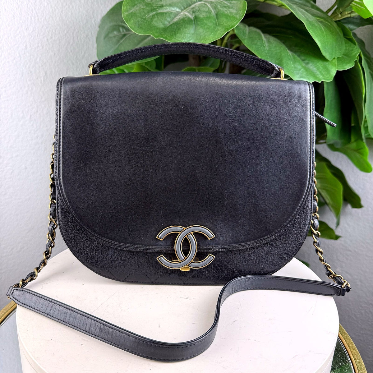 Authentic Chanel Coco Curve Flap Bag Black Lambskin Gold Hardware - 01_photo.jpg