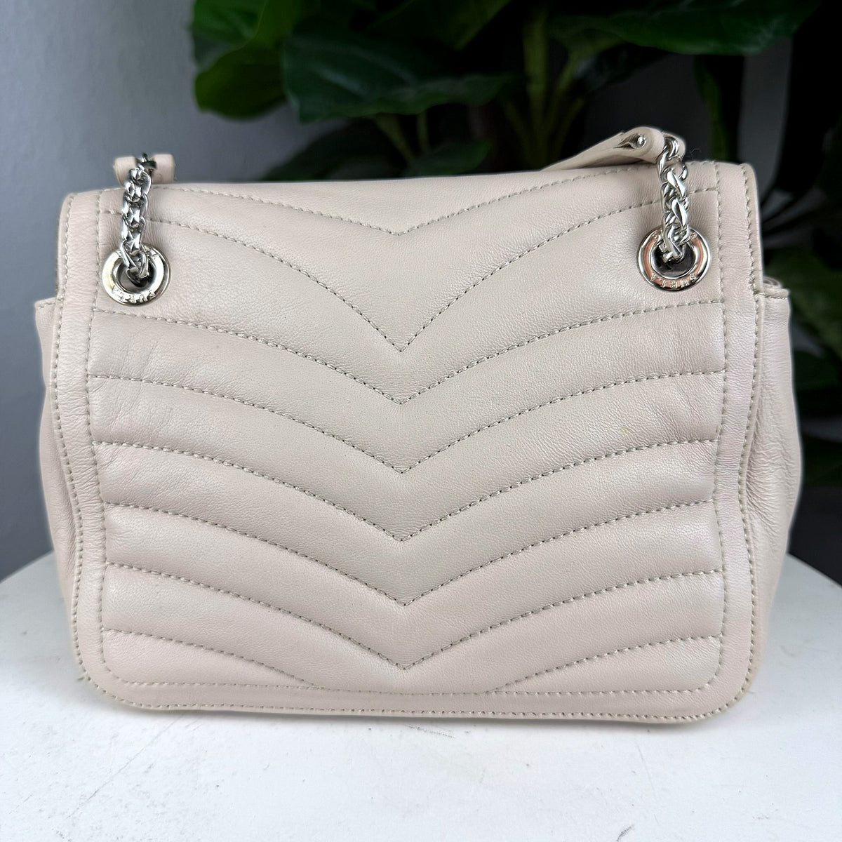 Authentic Furla Deliziosa Quilted Crossbody Bag in Cream Leather with Silver Hardware - 02_photo.jpg