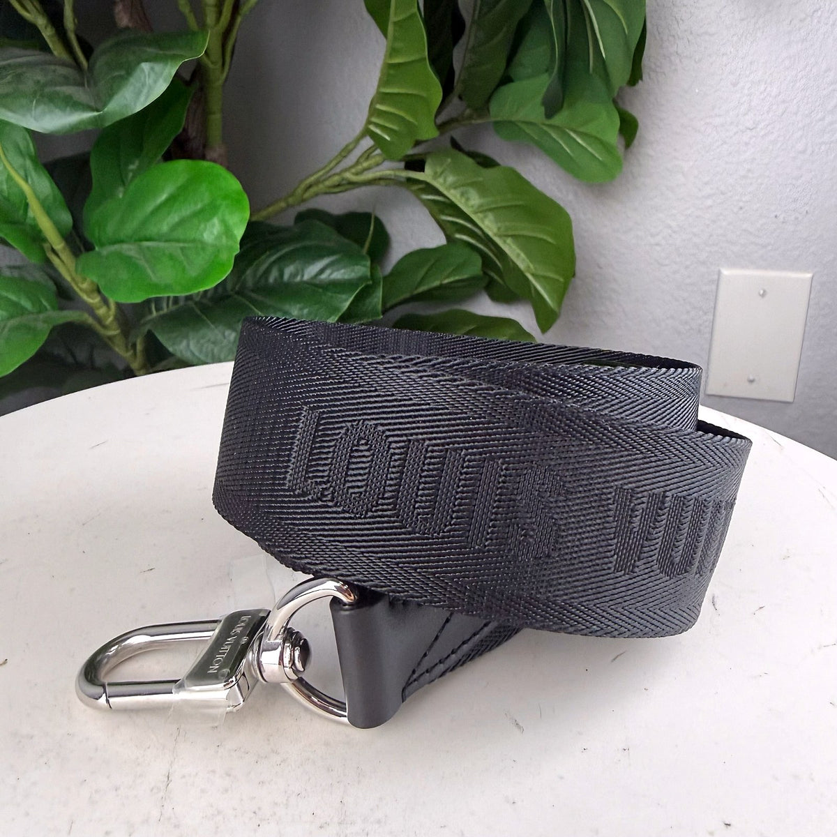 Authentic Louis Vuitton Epi Leather Shoulder Strap Black 1.5" x 45" - 01_photo.jpg