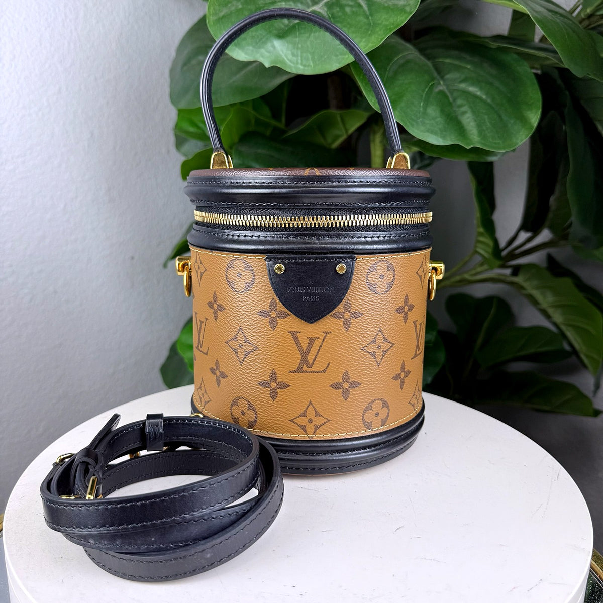 Authentic Louis Vuitton Reverse Monogram Cannes Beauty Case Black - 01_photo.jpg